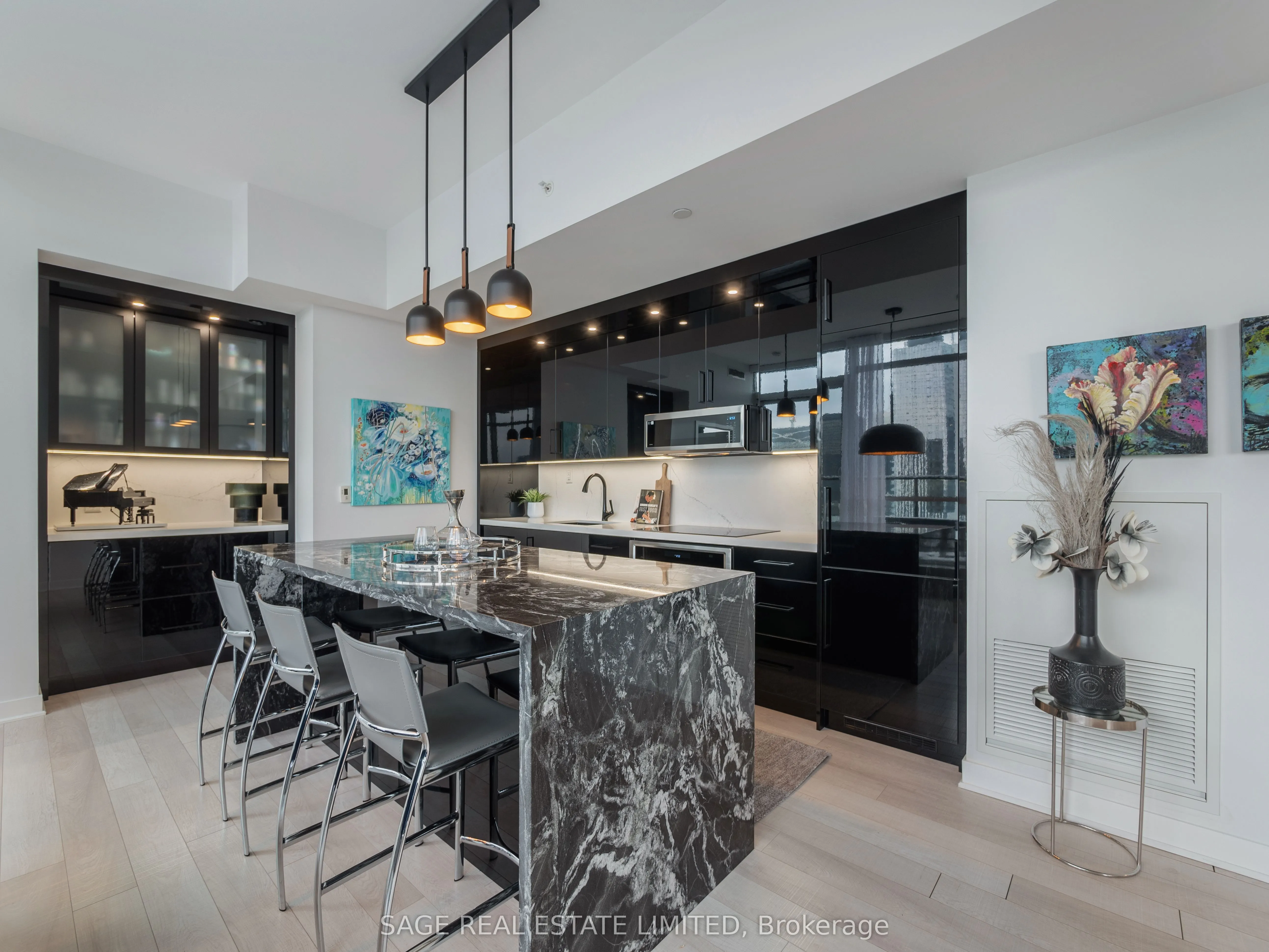 290 Adelaide Street W, #4104