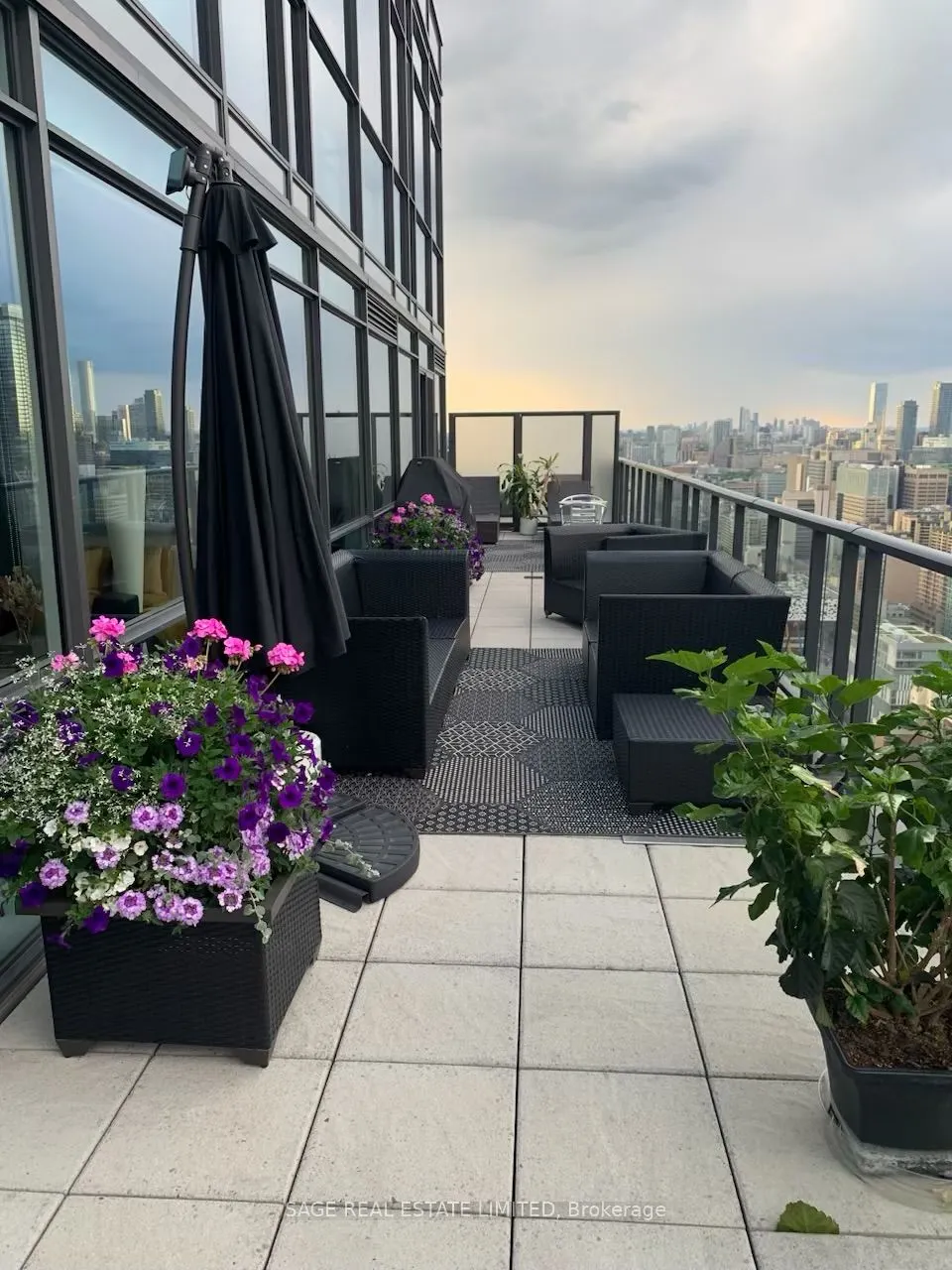 290 Adelaide Street W, #4104