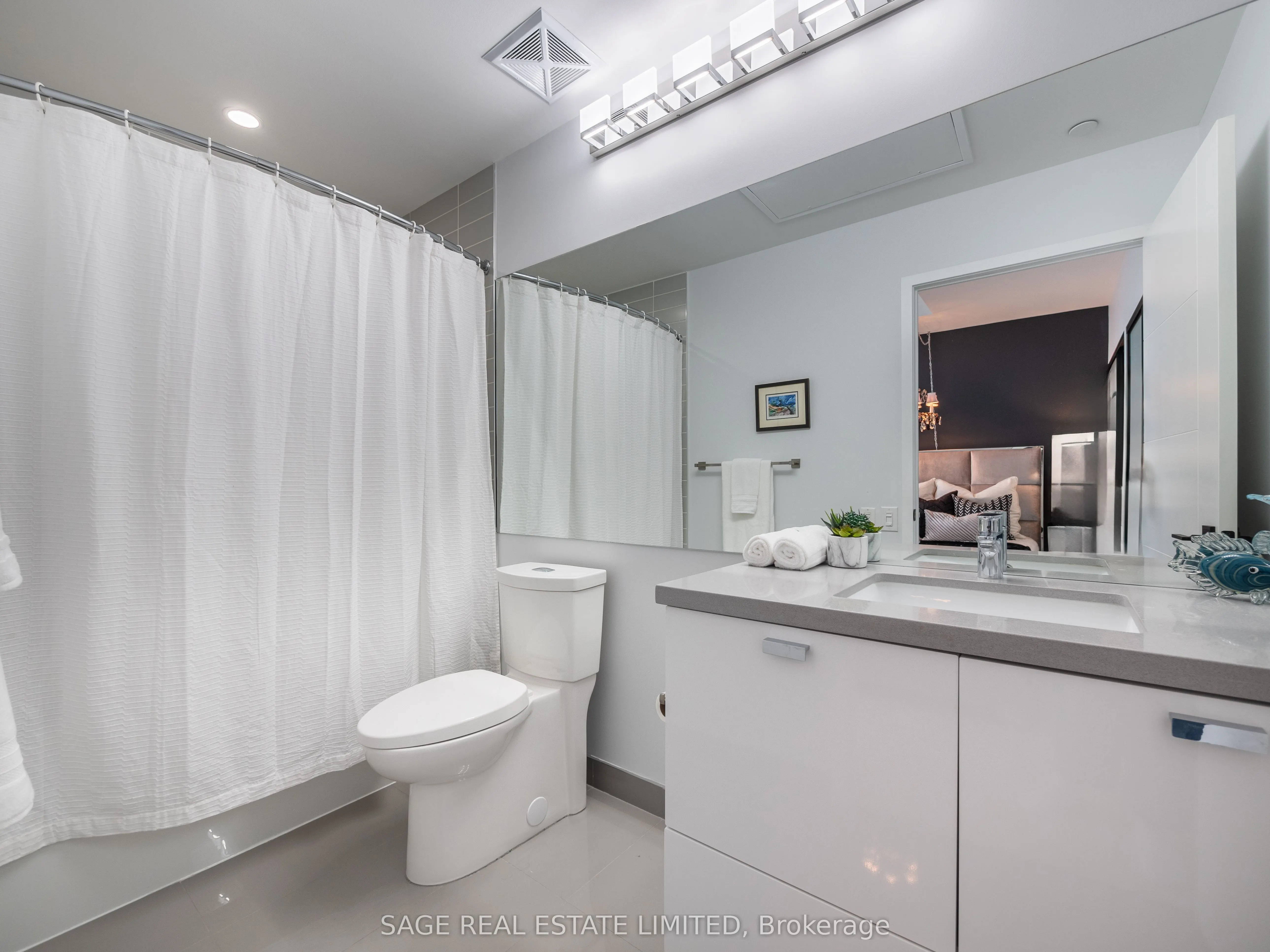 290 Adelaide Street W, #4104