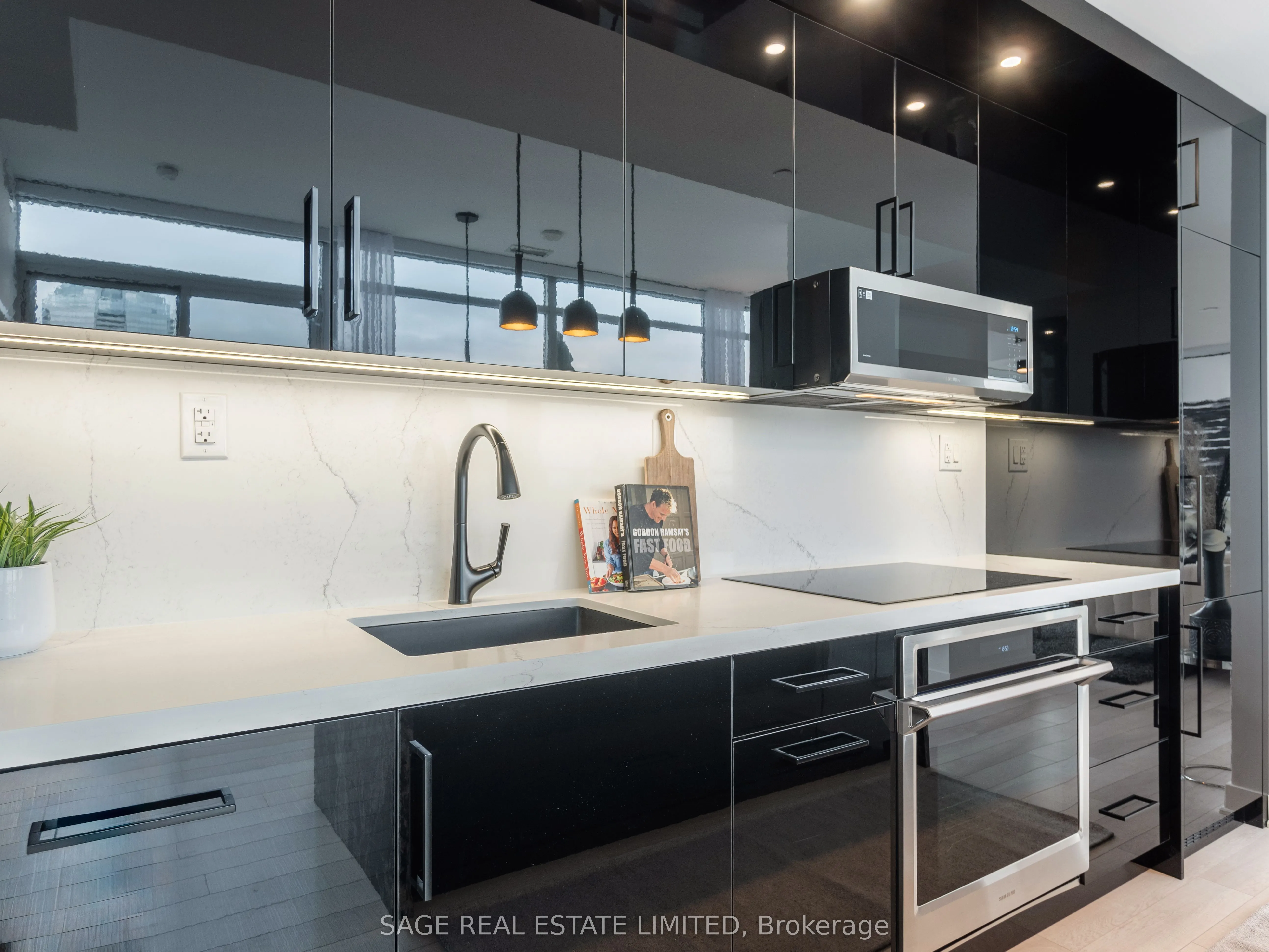 290 Adelaide Street W, #4104