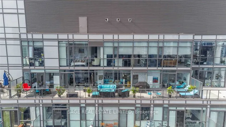 290 Adelaide Street W, #4104