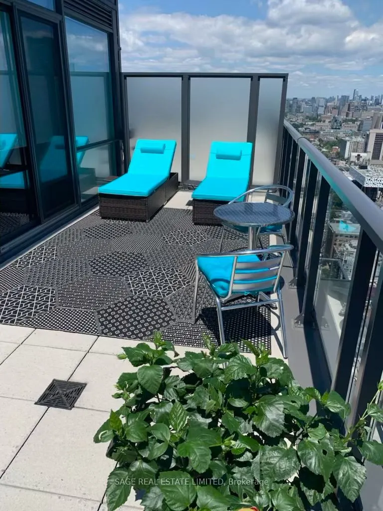 290 Adelaide Street W, #4104