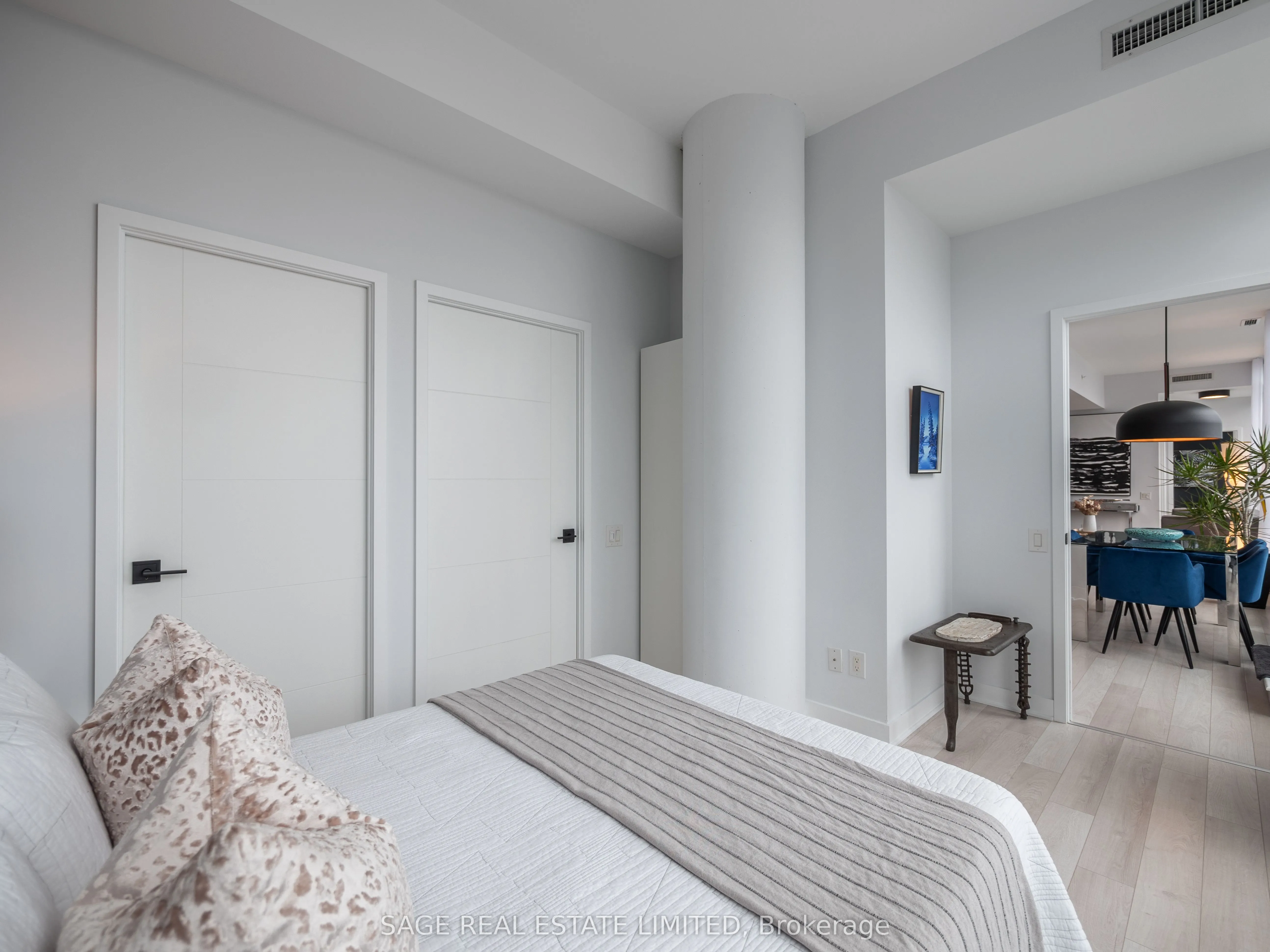 290 Adelaide Street W, #4104