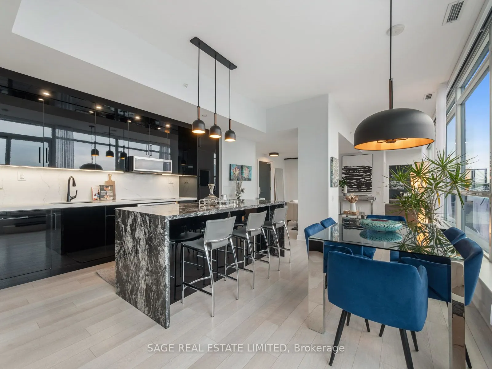 290 Adelaide Street W, #4104