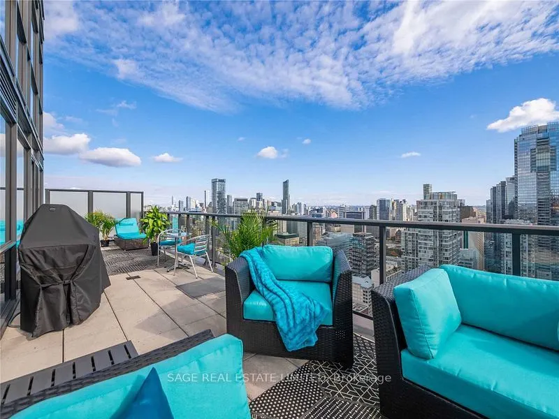 290 Adelaide Street W, #4104