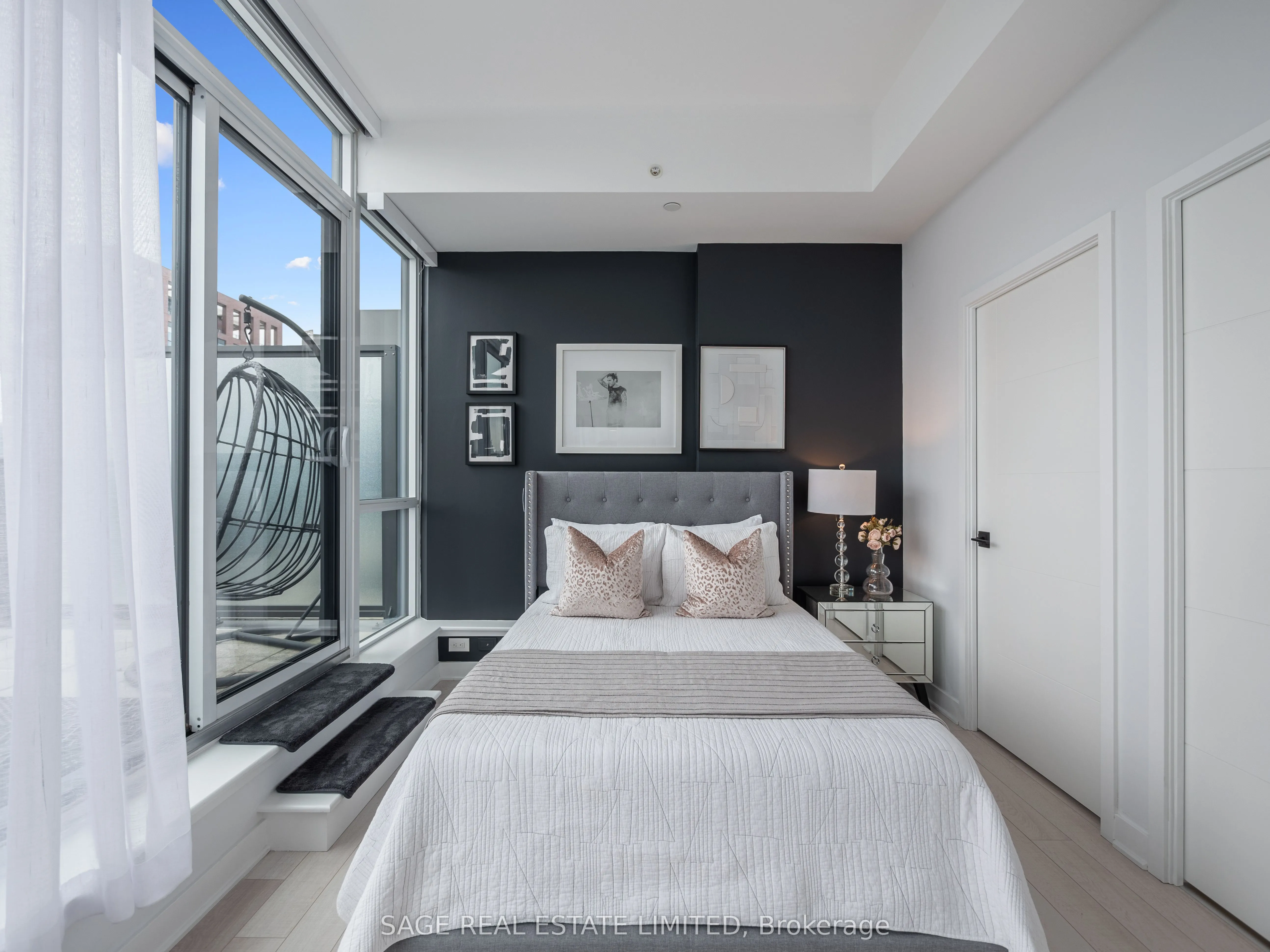 290 Adelaide Street W, #4104