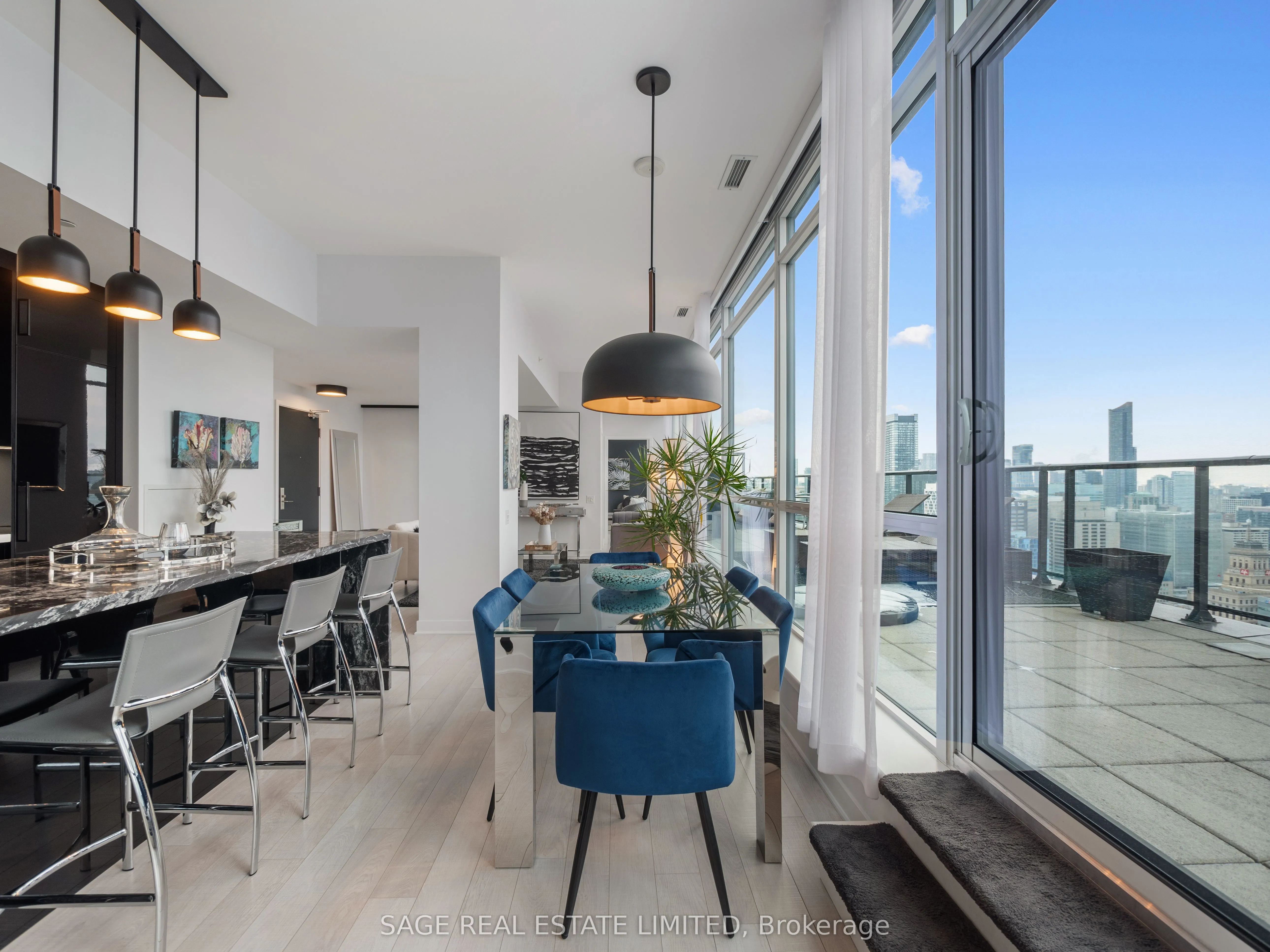 290 Adelaide Street W, #4104
