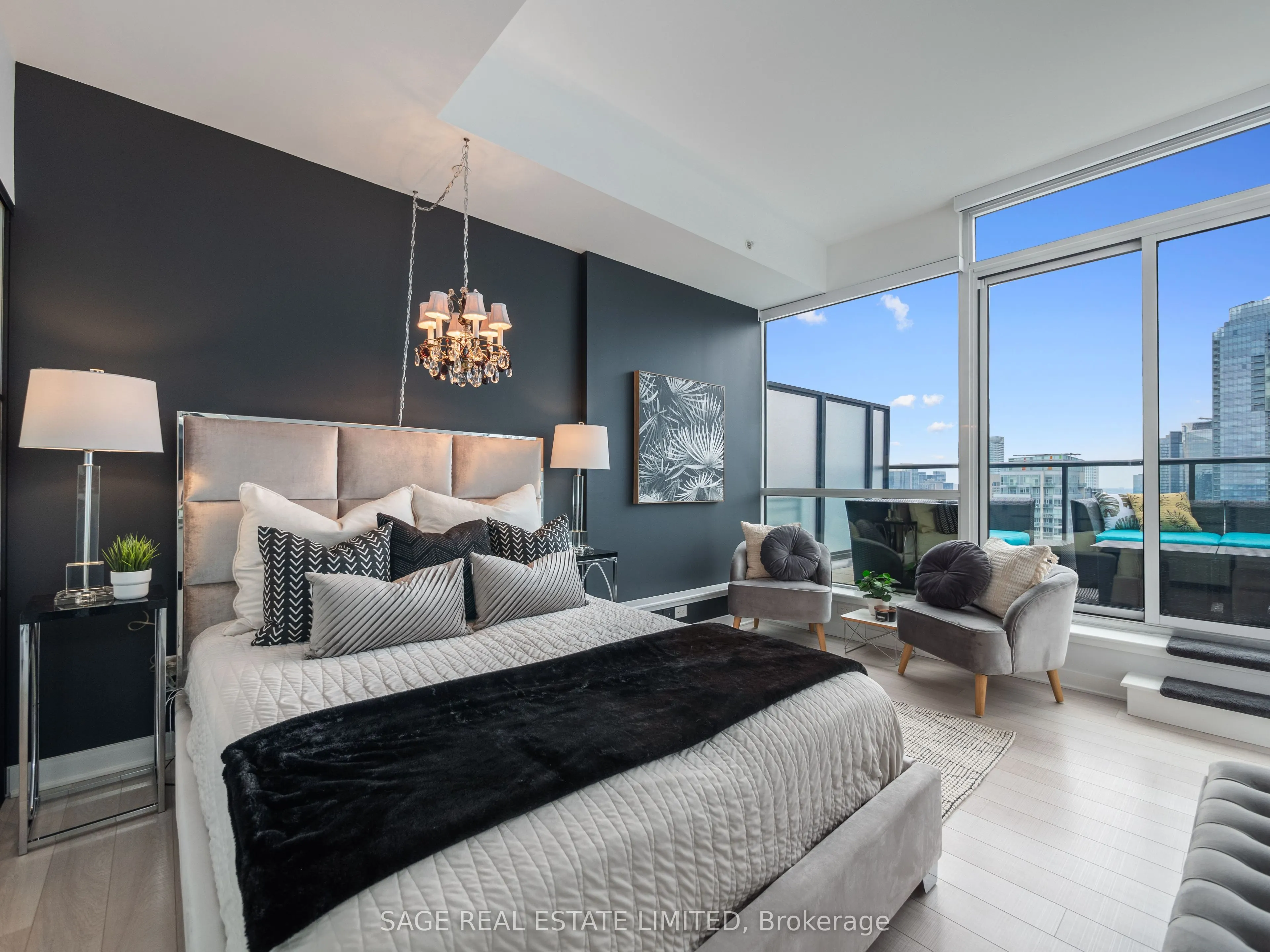 290 Adelaide Street W, #4104