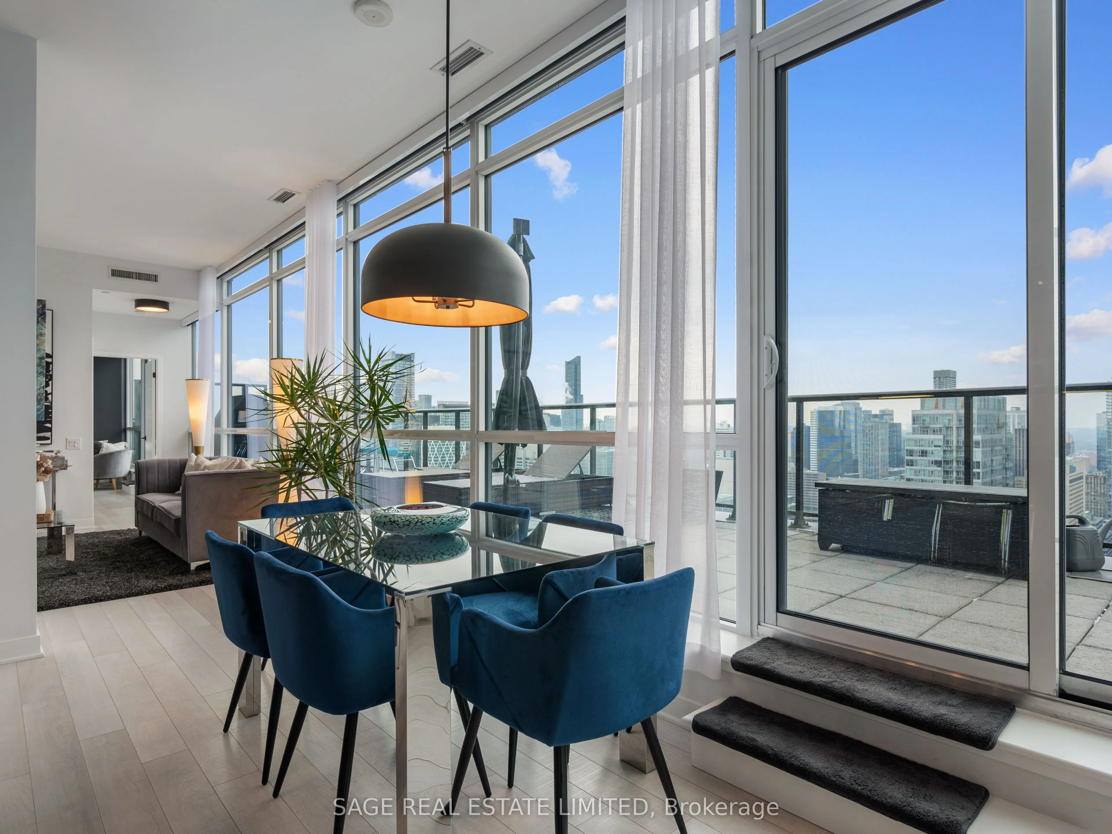 290 Adelaide Street W, #4104
