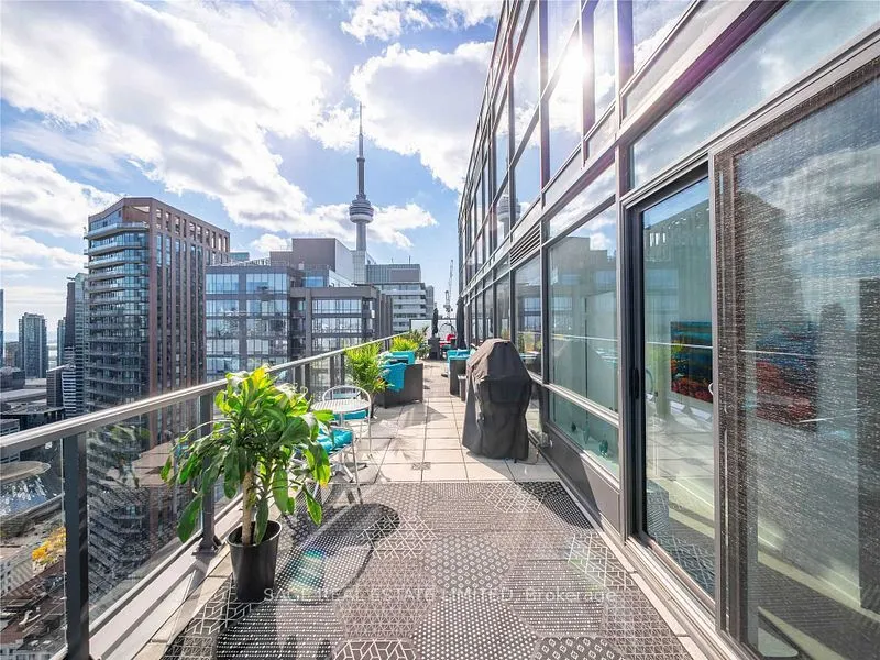 290 Adelaide Street W, #4104