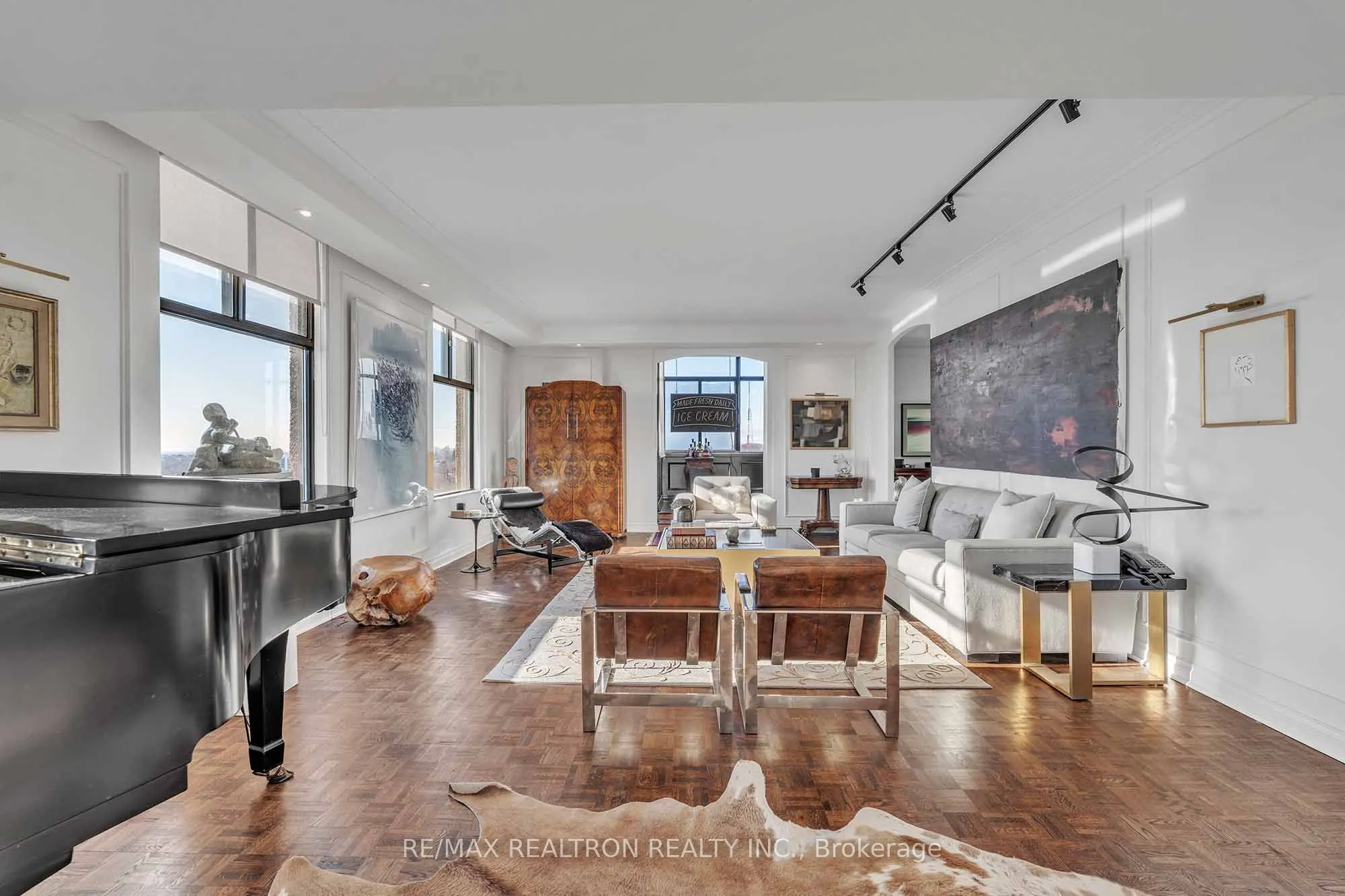 423 Avenue Road, #12