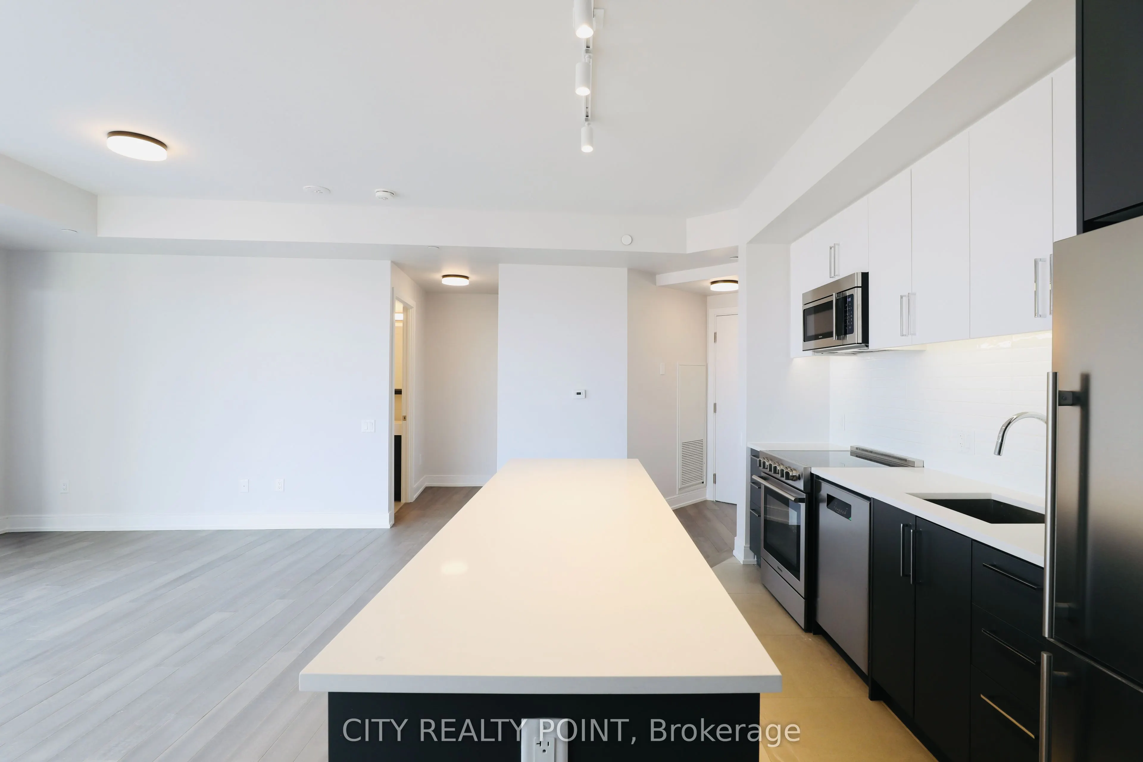 2525 Bathurst Street, #707