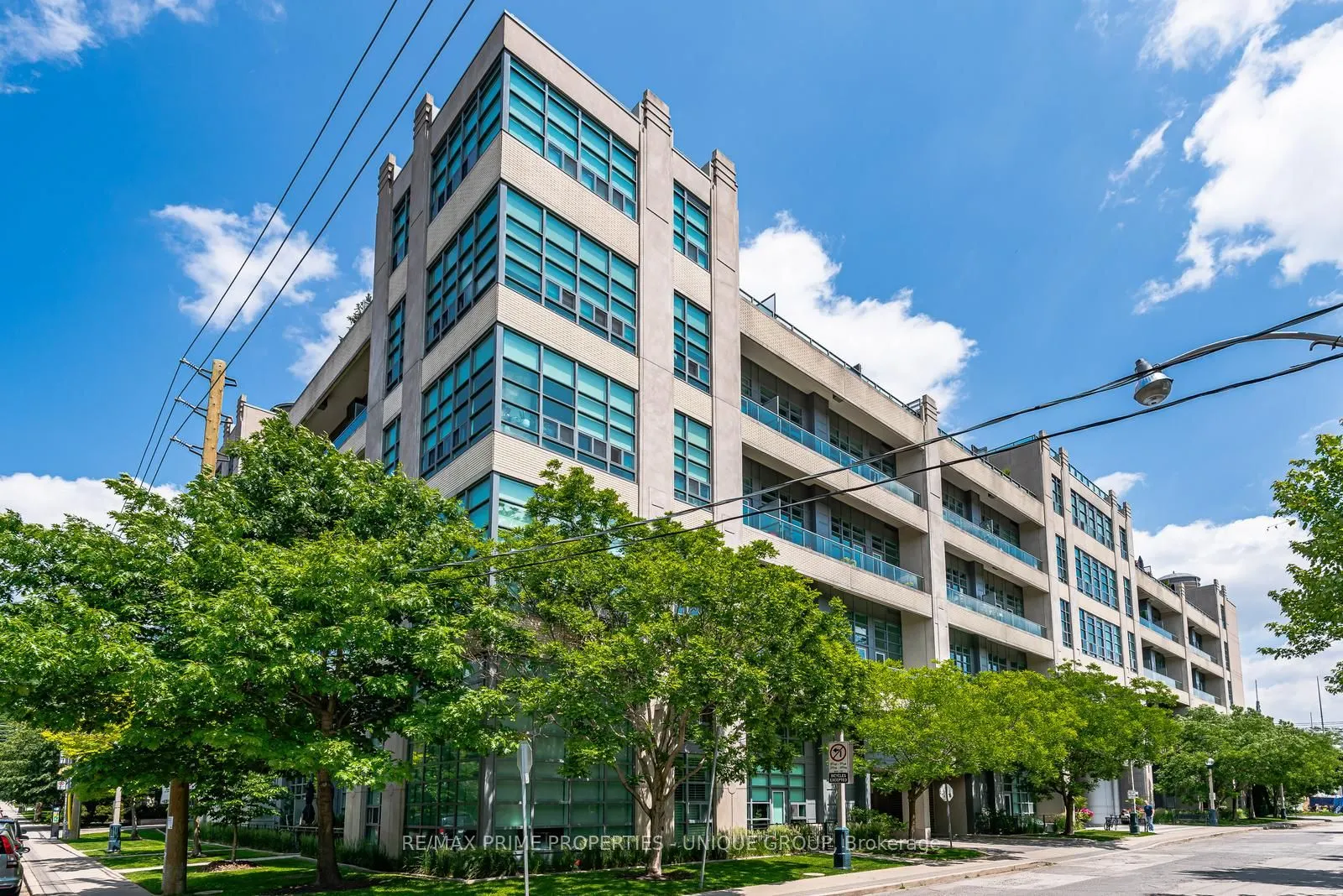 380 Macpherson Avenue, #209