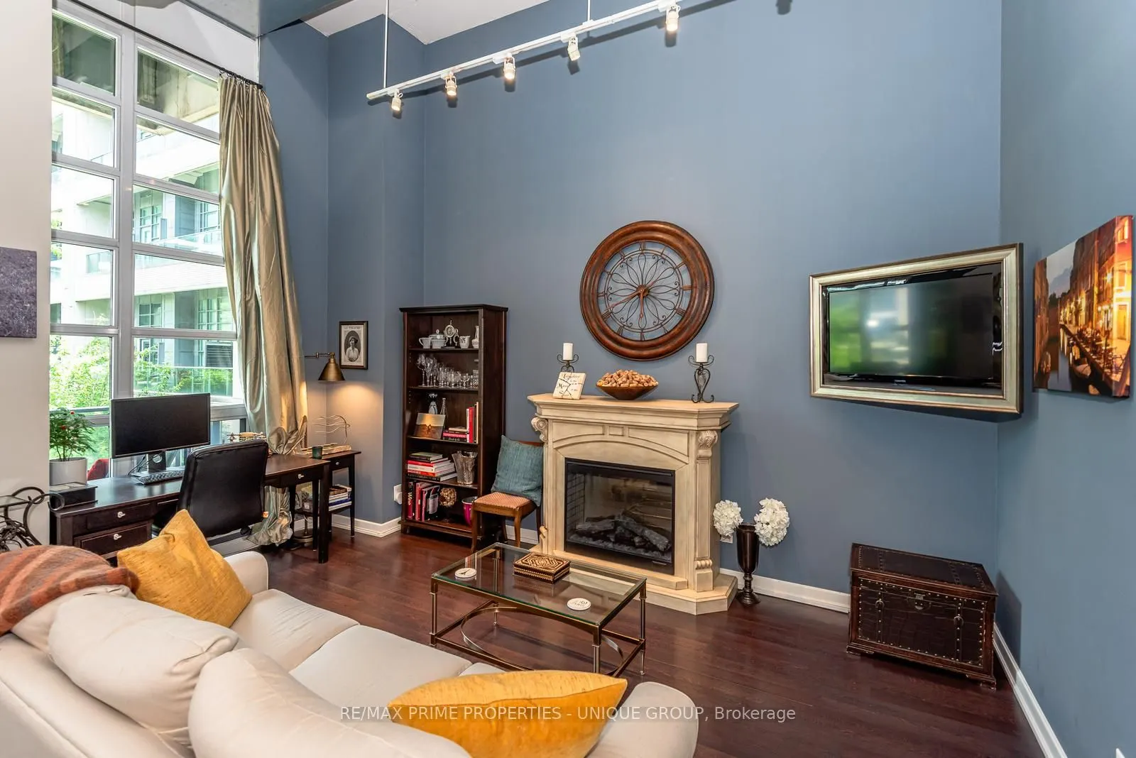380 Macpherson Avenue, #209
