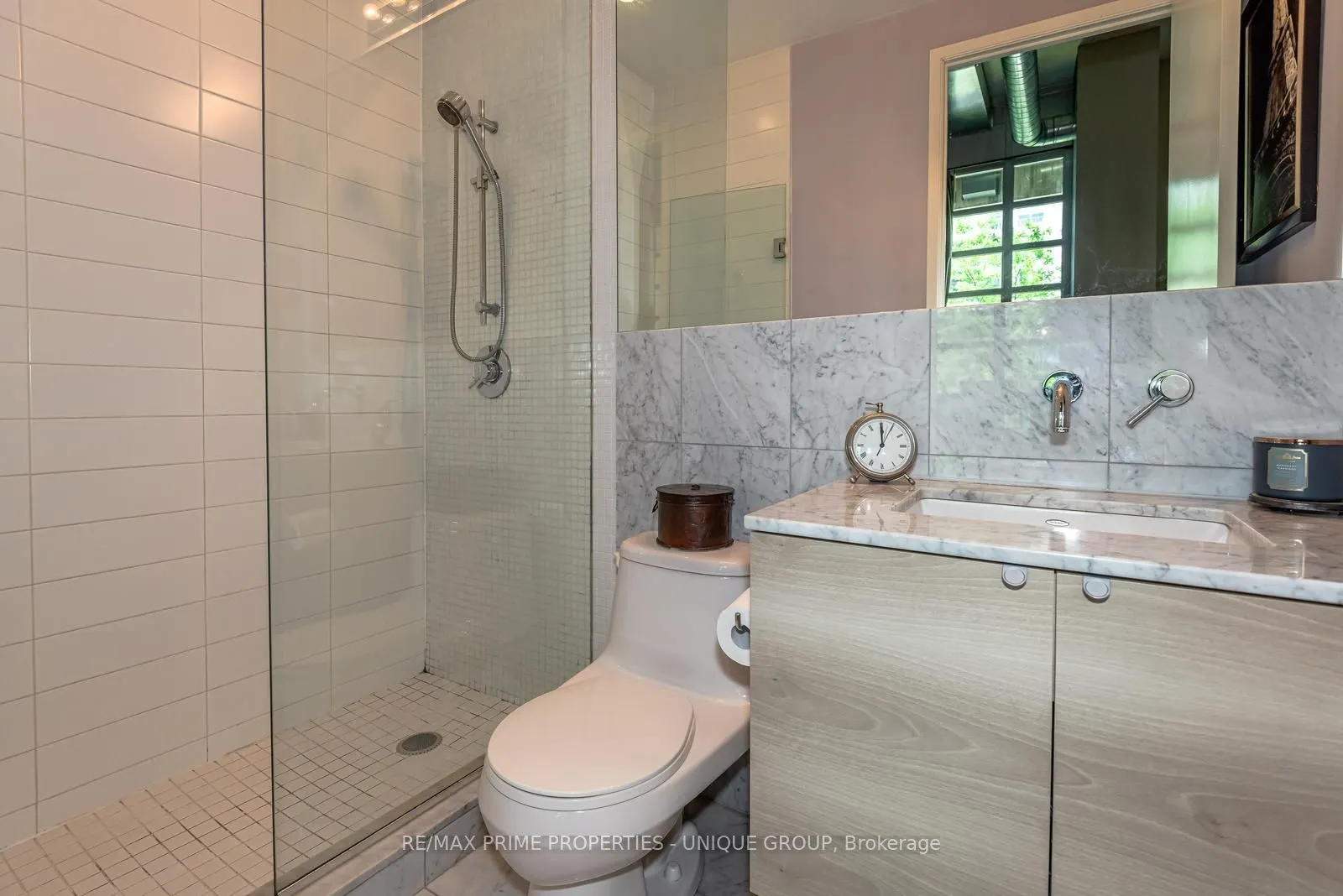 380 Macpherson Avenue, #209