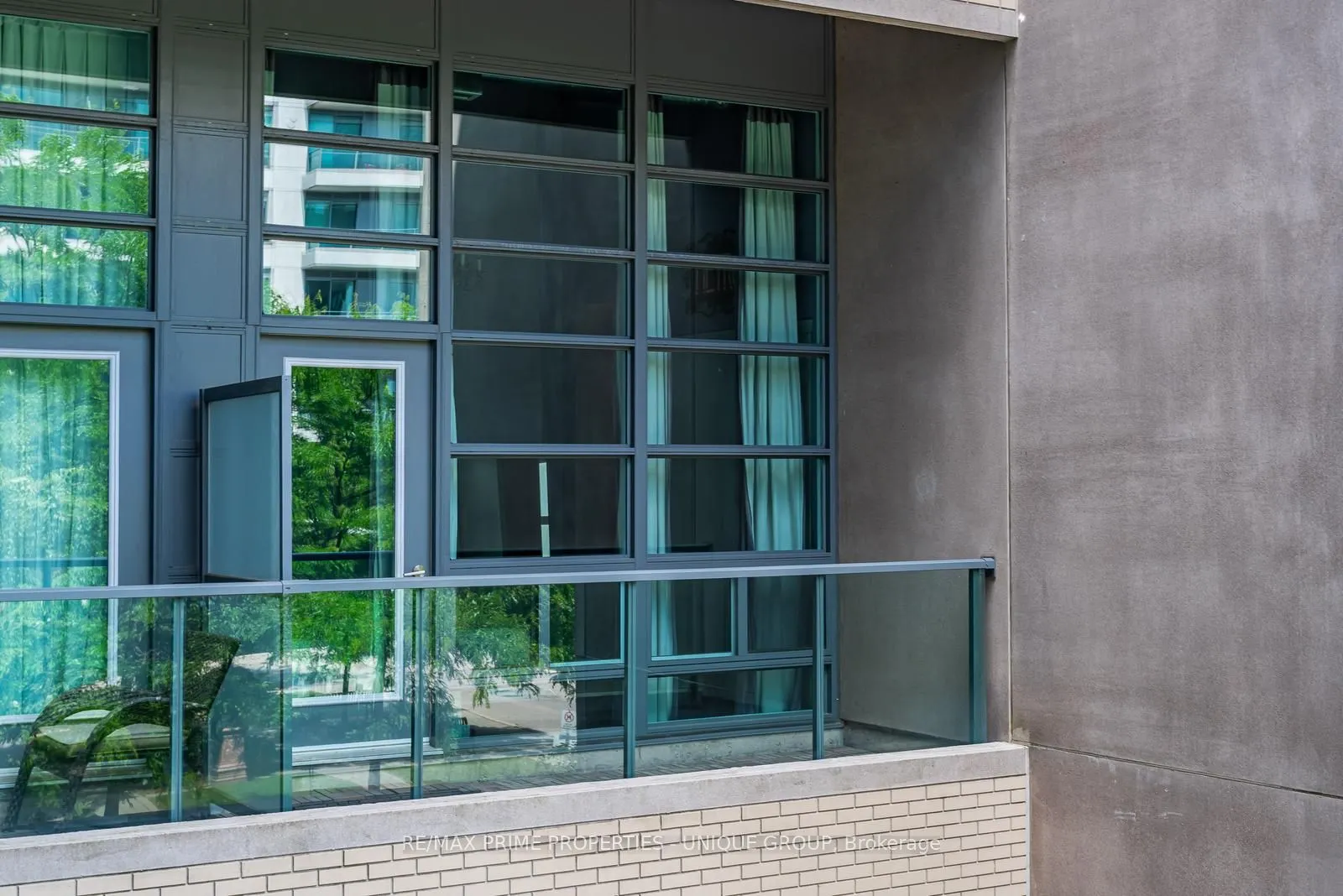 380 Macpherson Avenue, #209