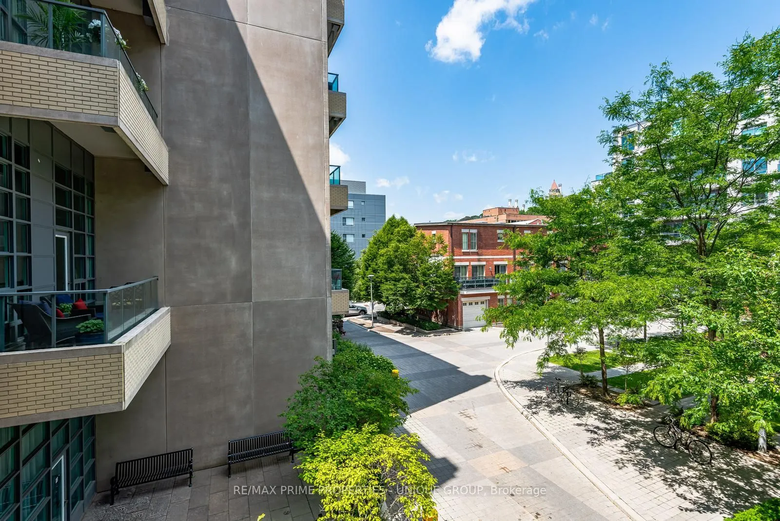 380 Macpherson Avenue, #209