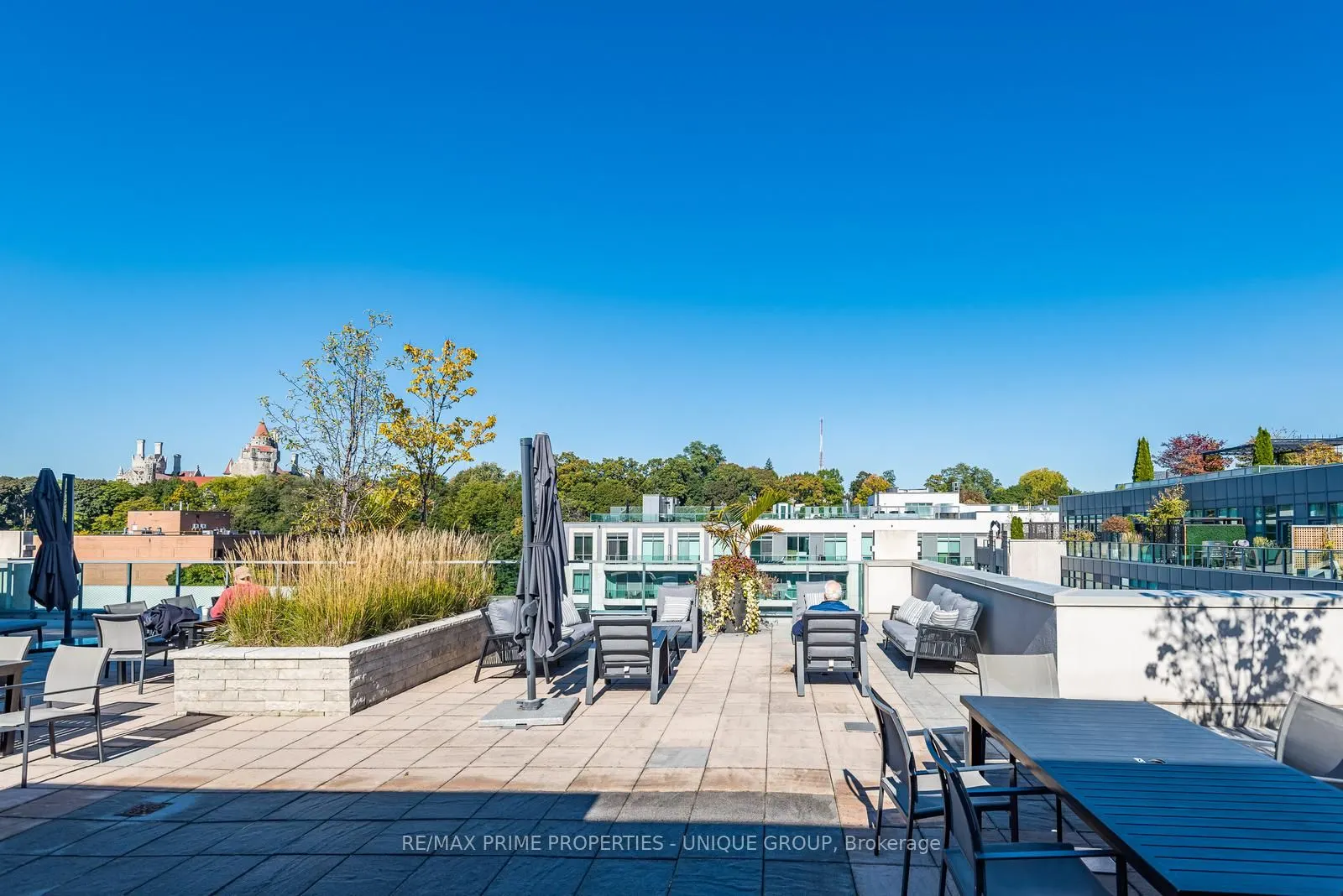 380 Macpherson Avenue, #209