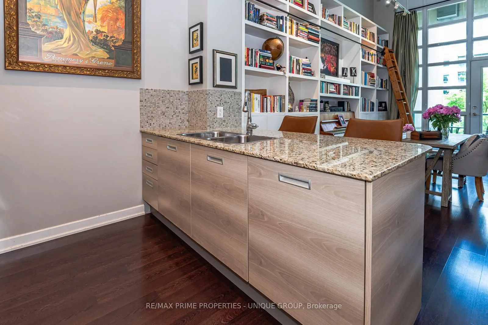 380 Macpherson Avenue, #209