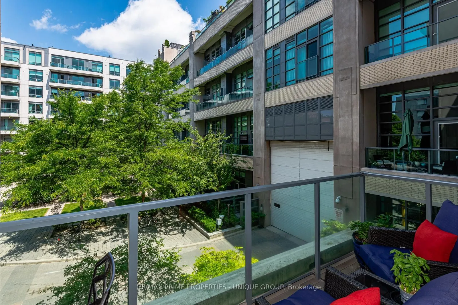 380 Macpherson Avenue, #209