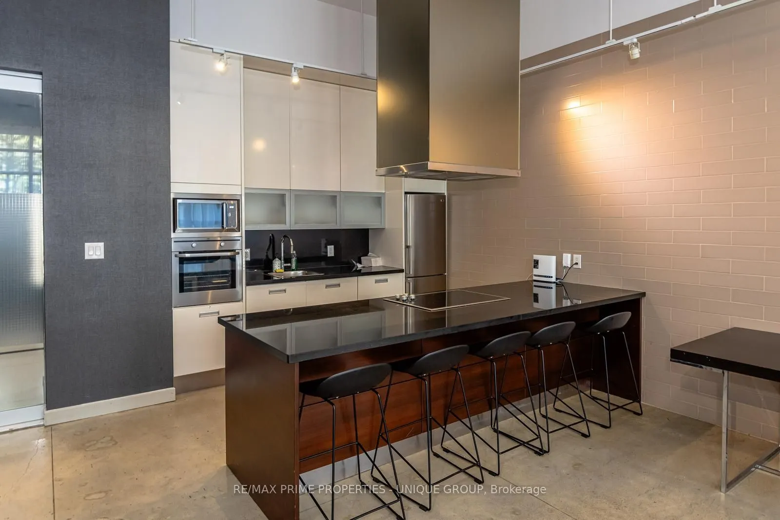380 Macpherson Avenue, #209