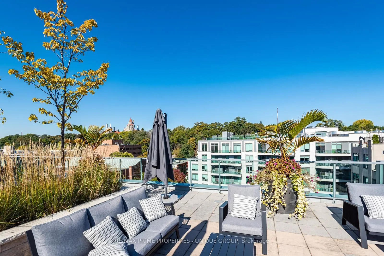 380 Macpherson Avenue, #209