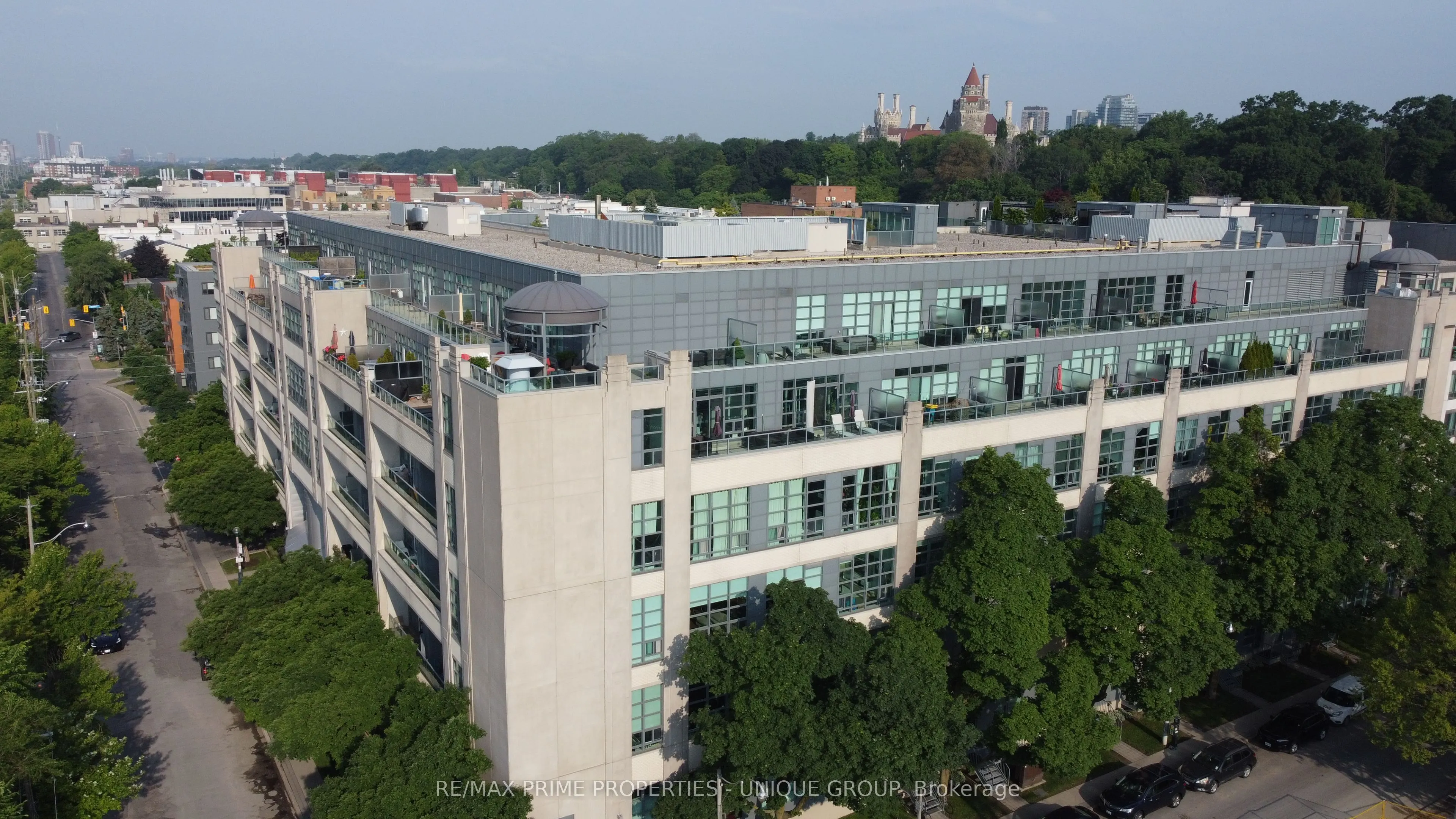 380 Macpherson Avenue, #209