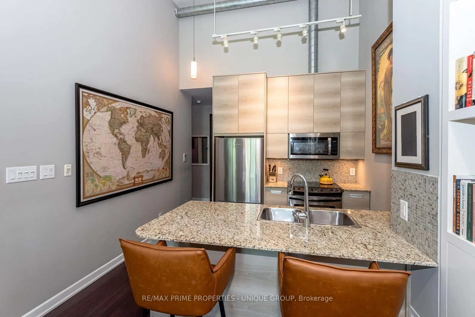 380 Macpherson Avenue, #209