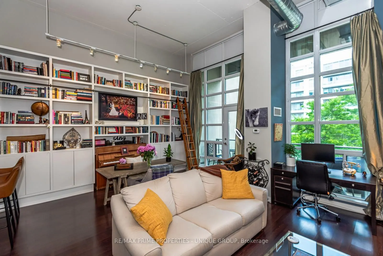380 Macpherson Avenue, #209
