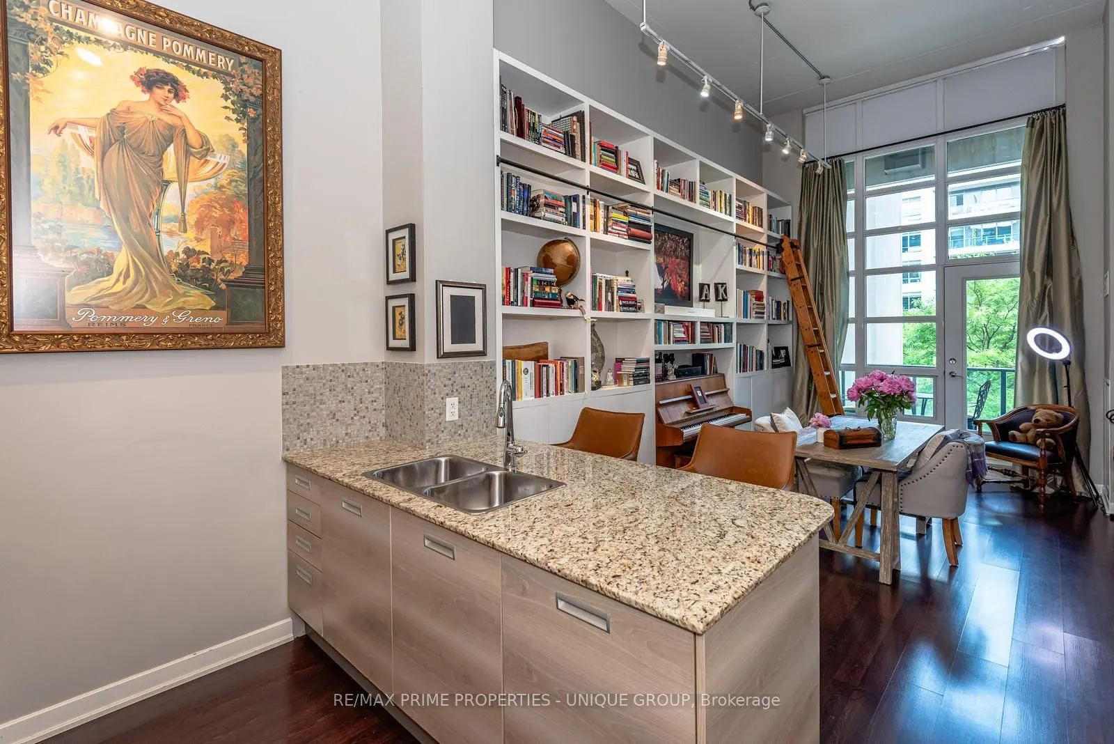 380 Macpherson Avenue, #209