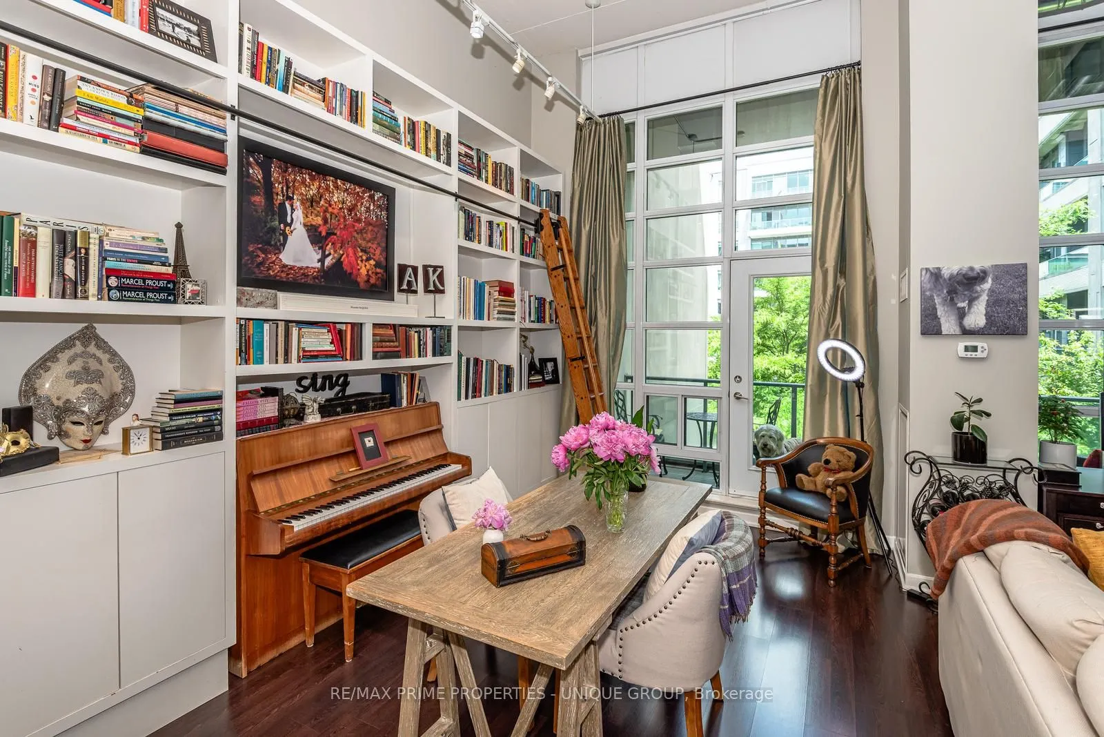 380 Macpherson Avenue, #209