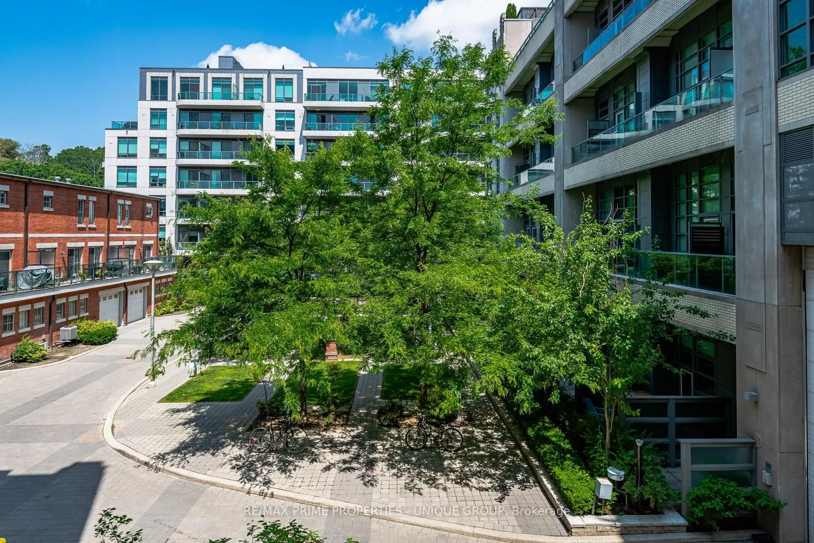 380 Macpherson Avenue, #209
