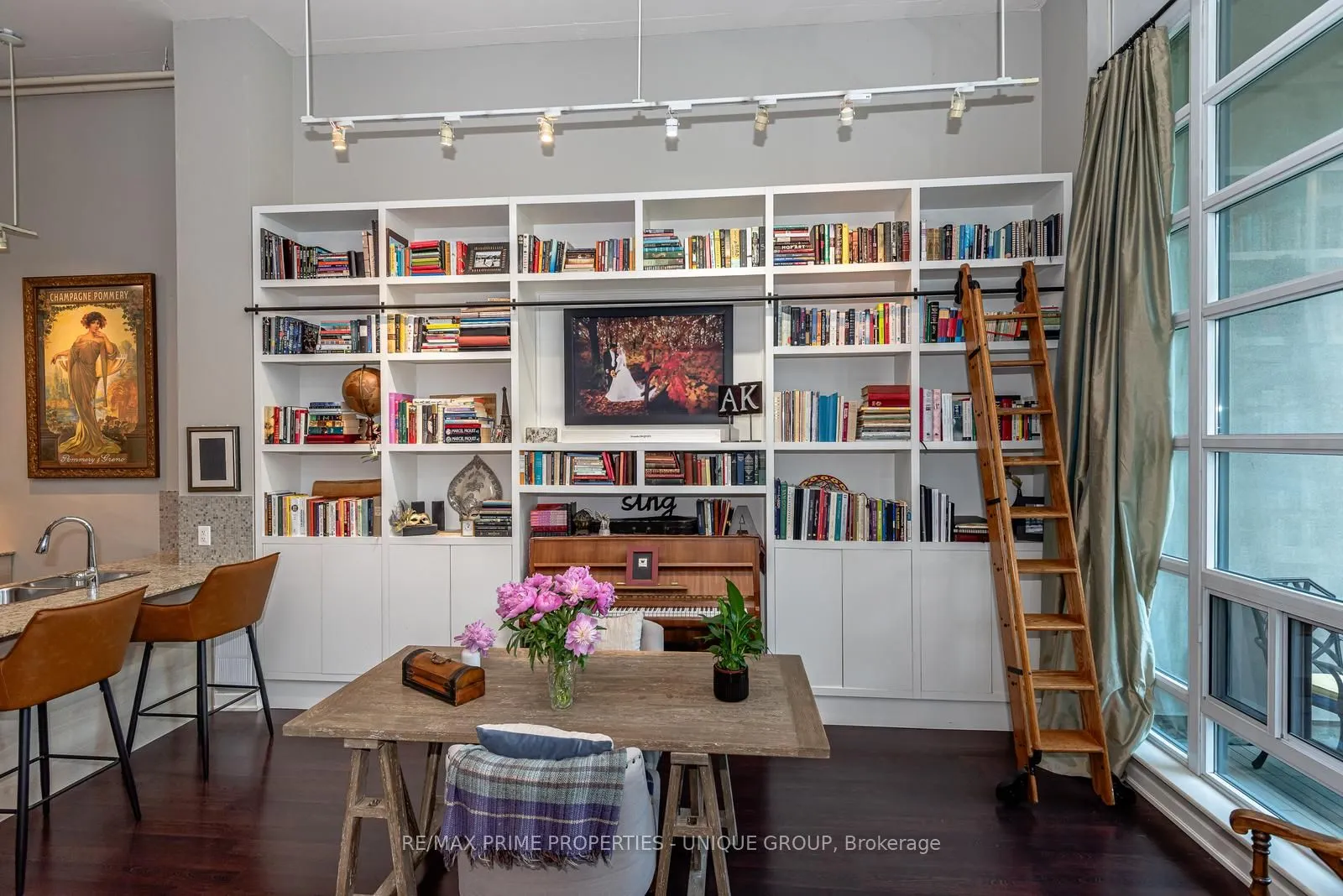 380 Macpherson Avenue, #209