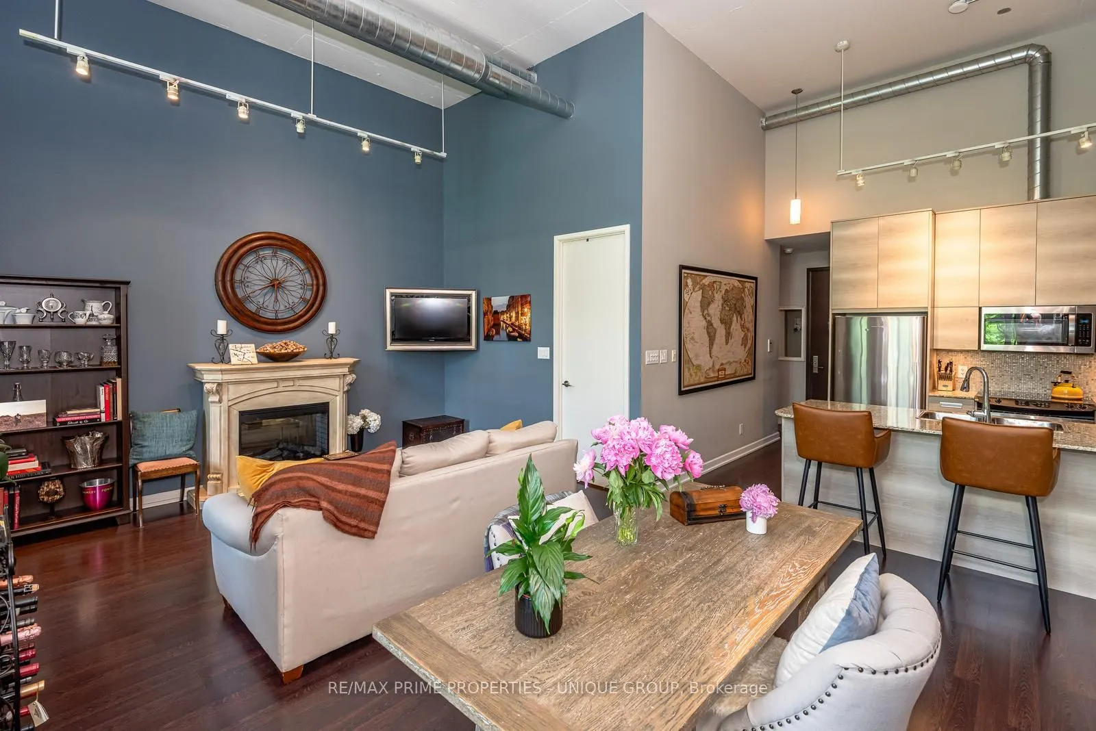 380 Macpherson Avenue, #209