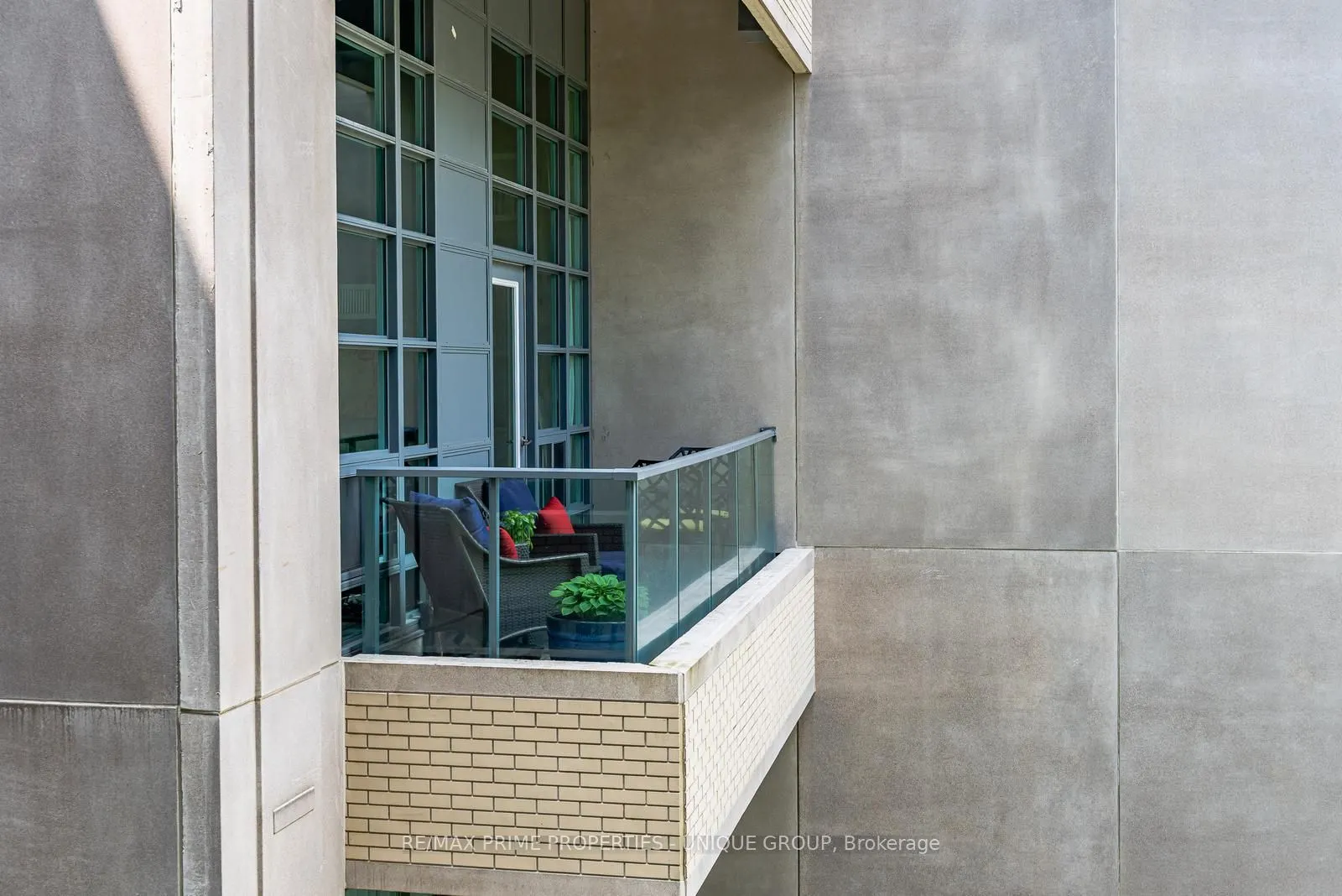 380 Macpherson Avenue, #209