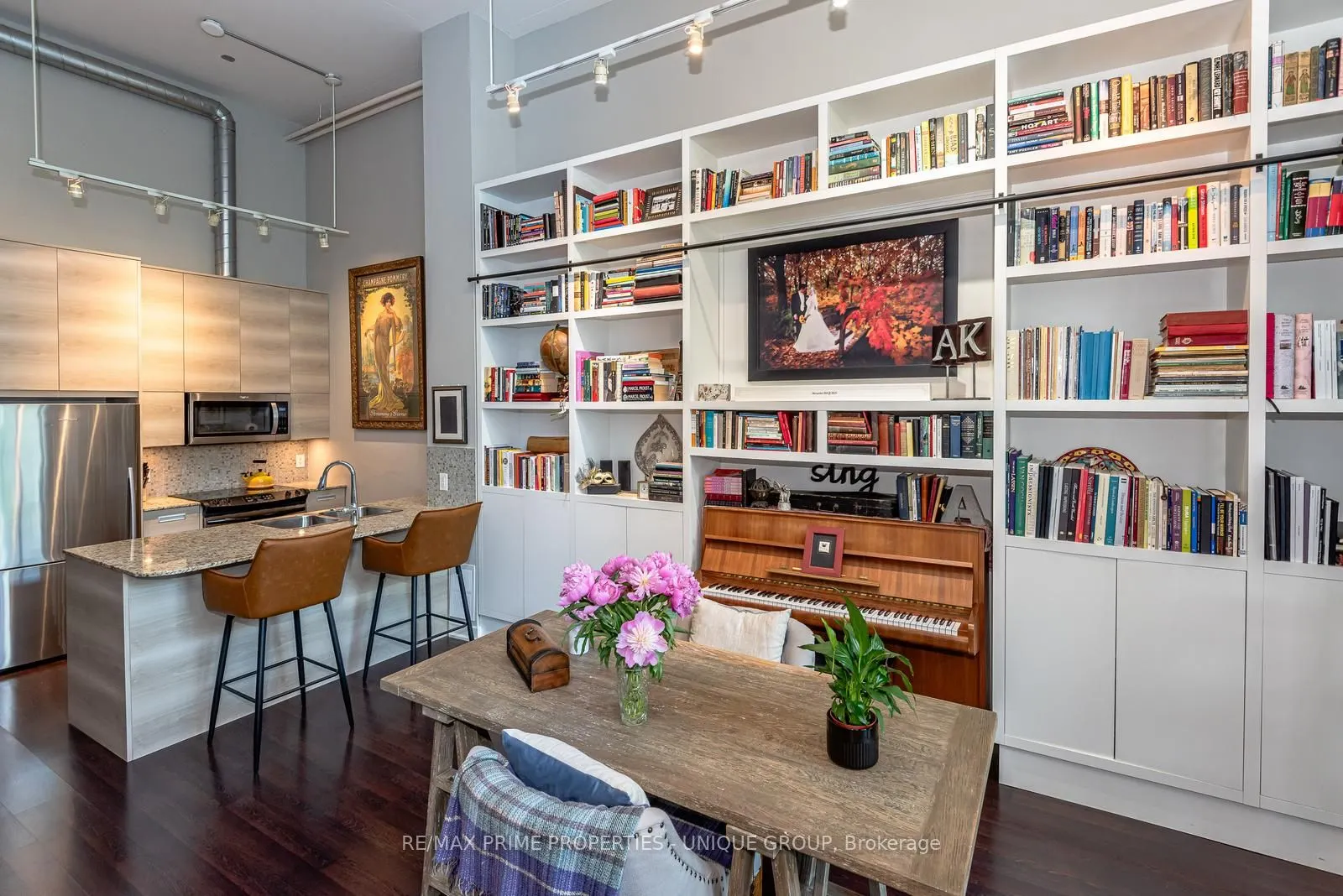 380 Macpherson Avenue, #209