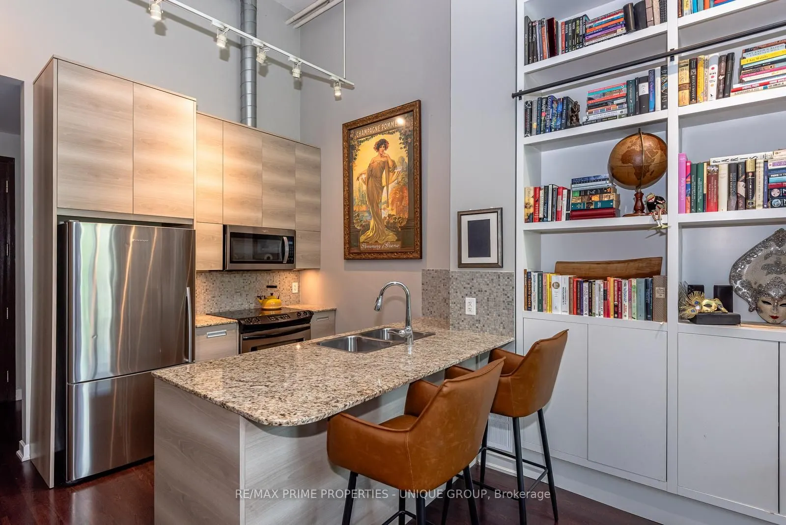 380 Macpherson Avenue, #209