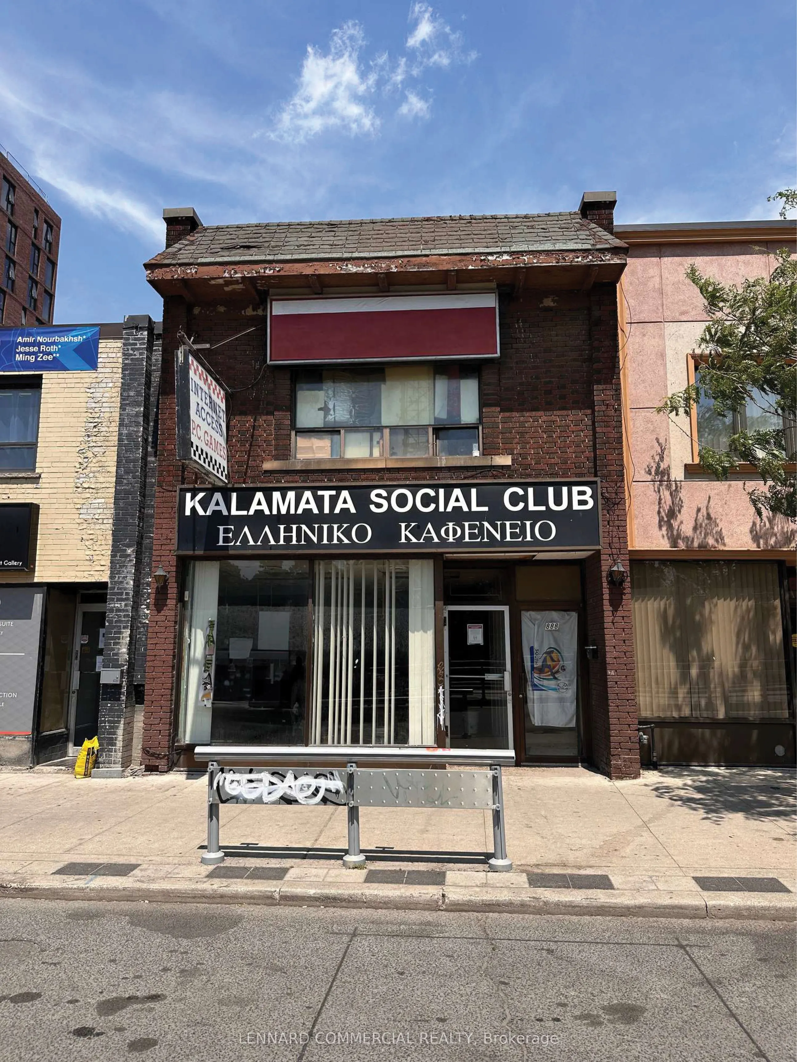 888 St Clair Avenue W