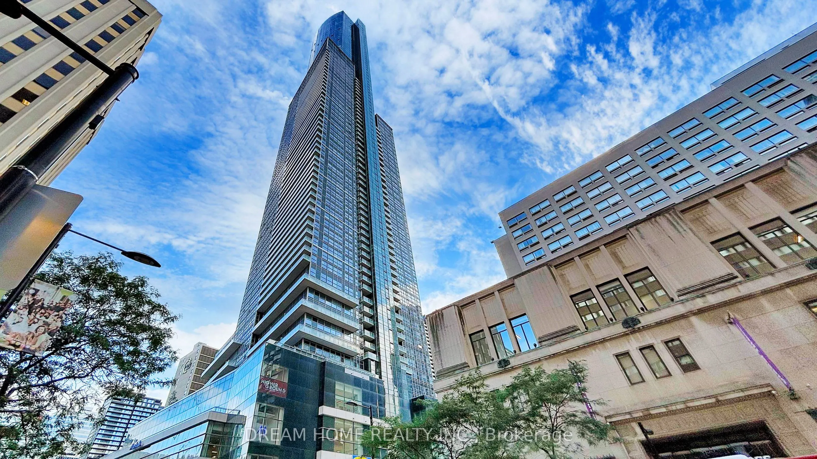 386 Yonge Street, #2105