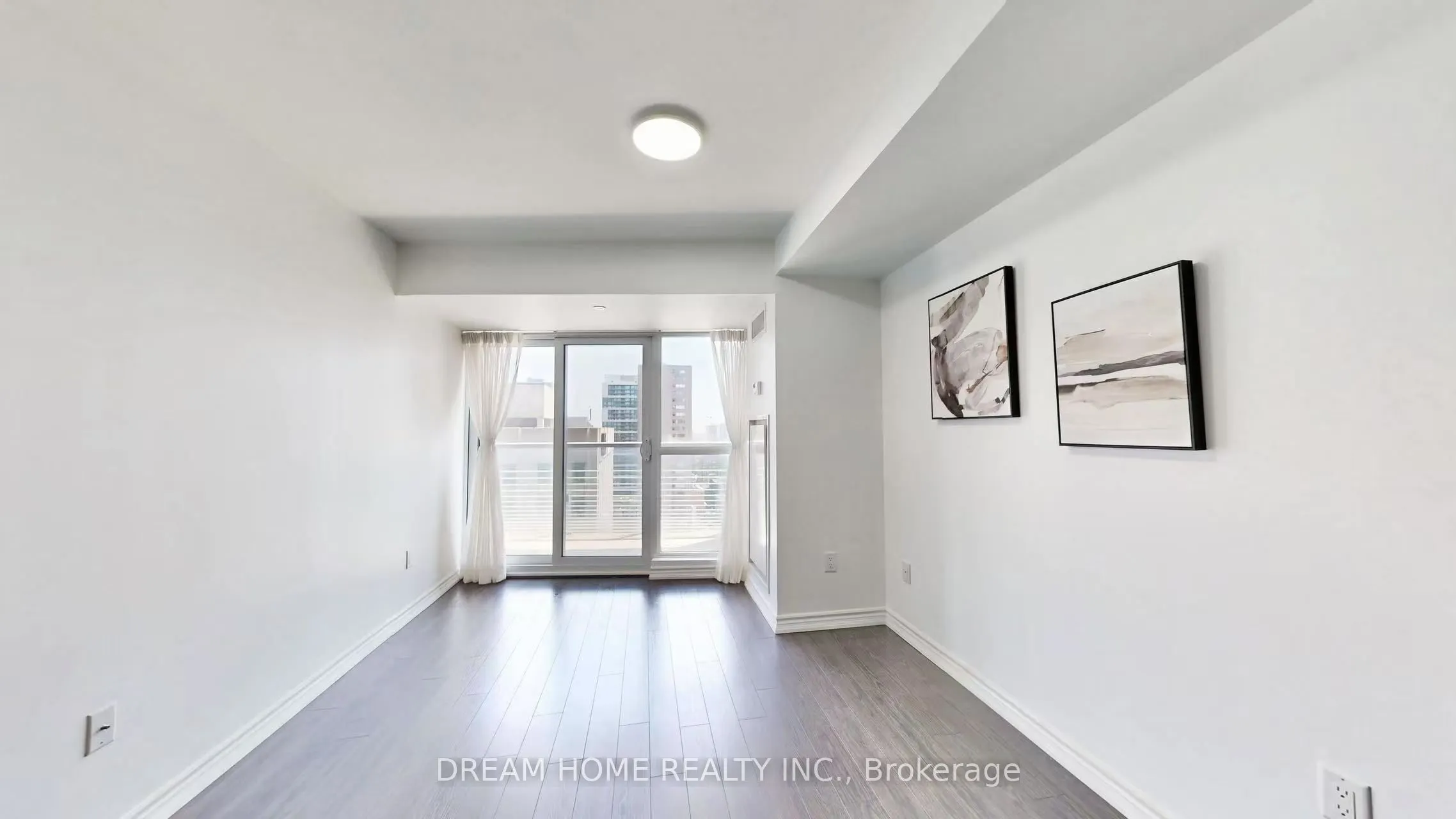 386 Yonge Street, #2105