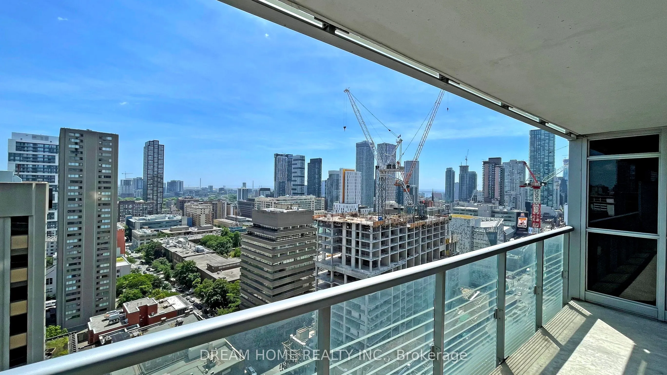 386 Yonge Street, #2105