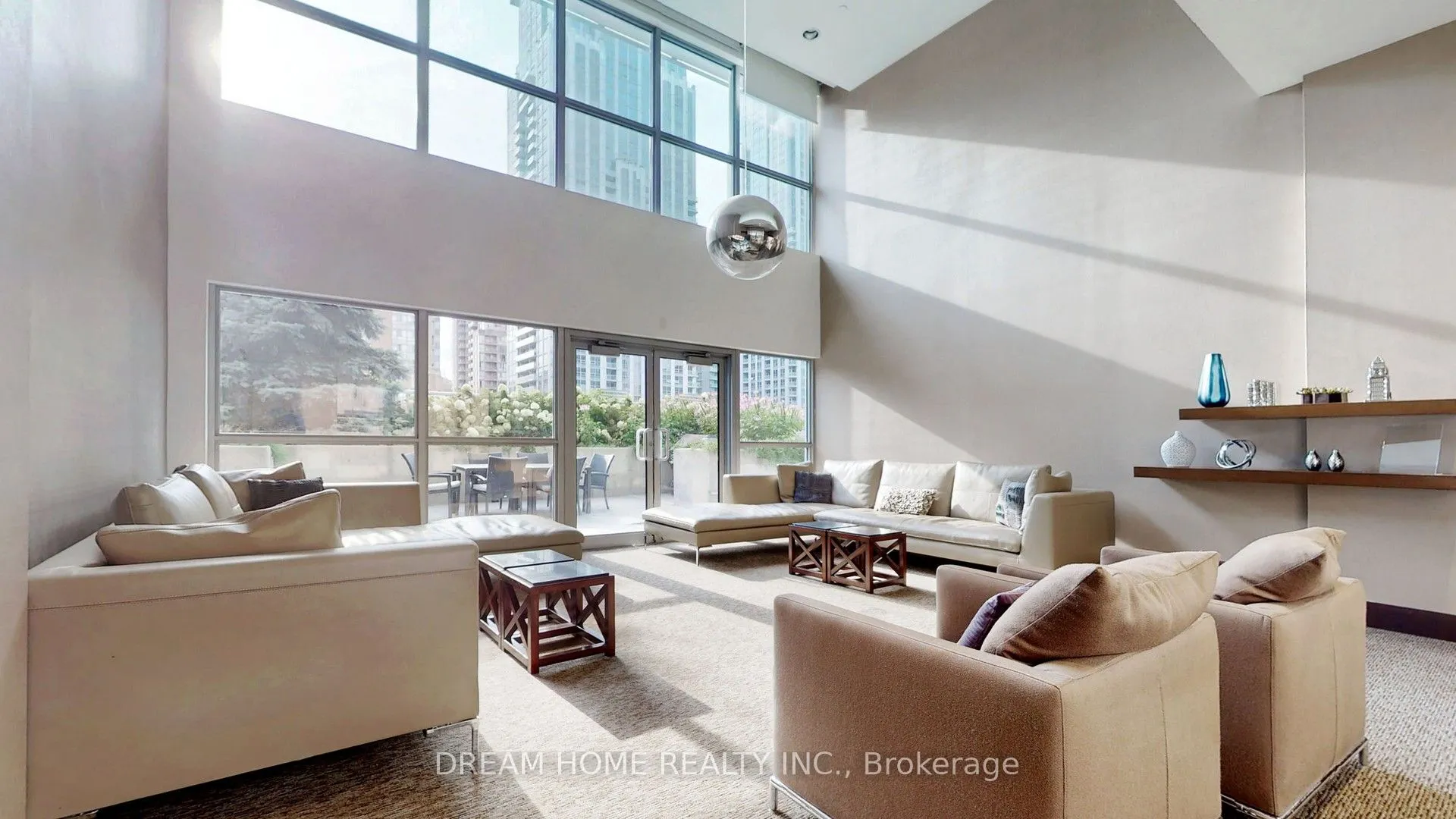 386 Yonge Street, #2105