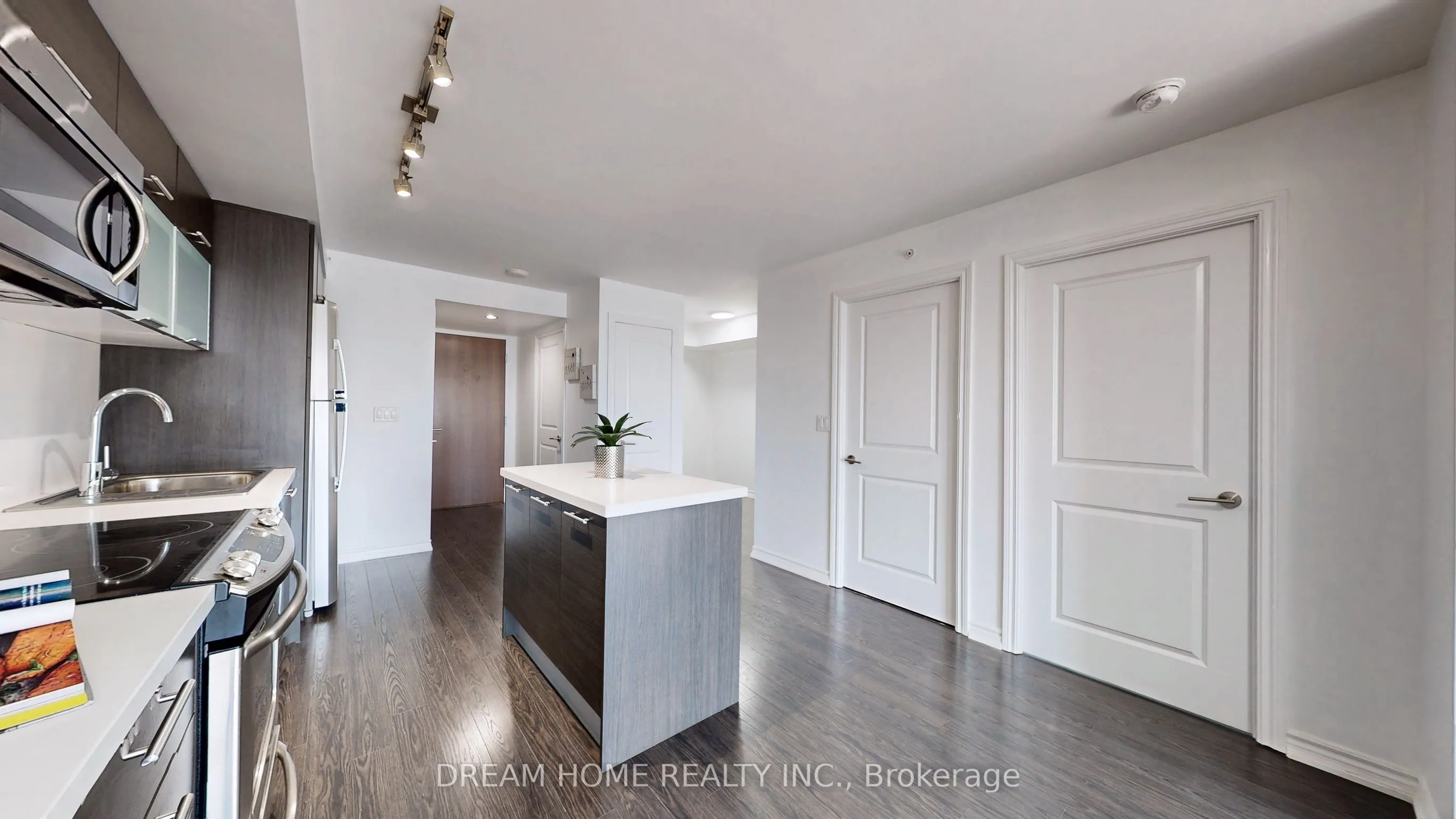 386 Yonge Street, #2105