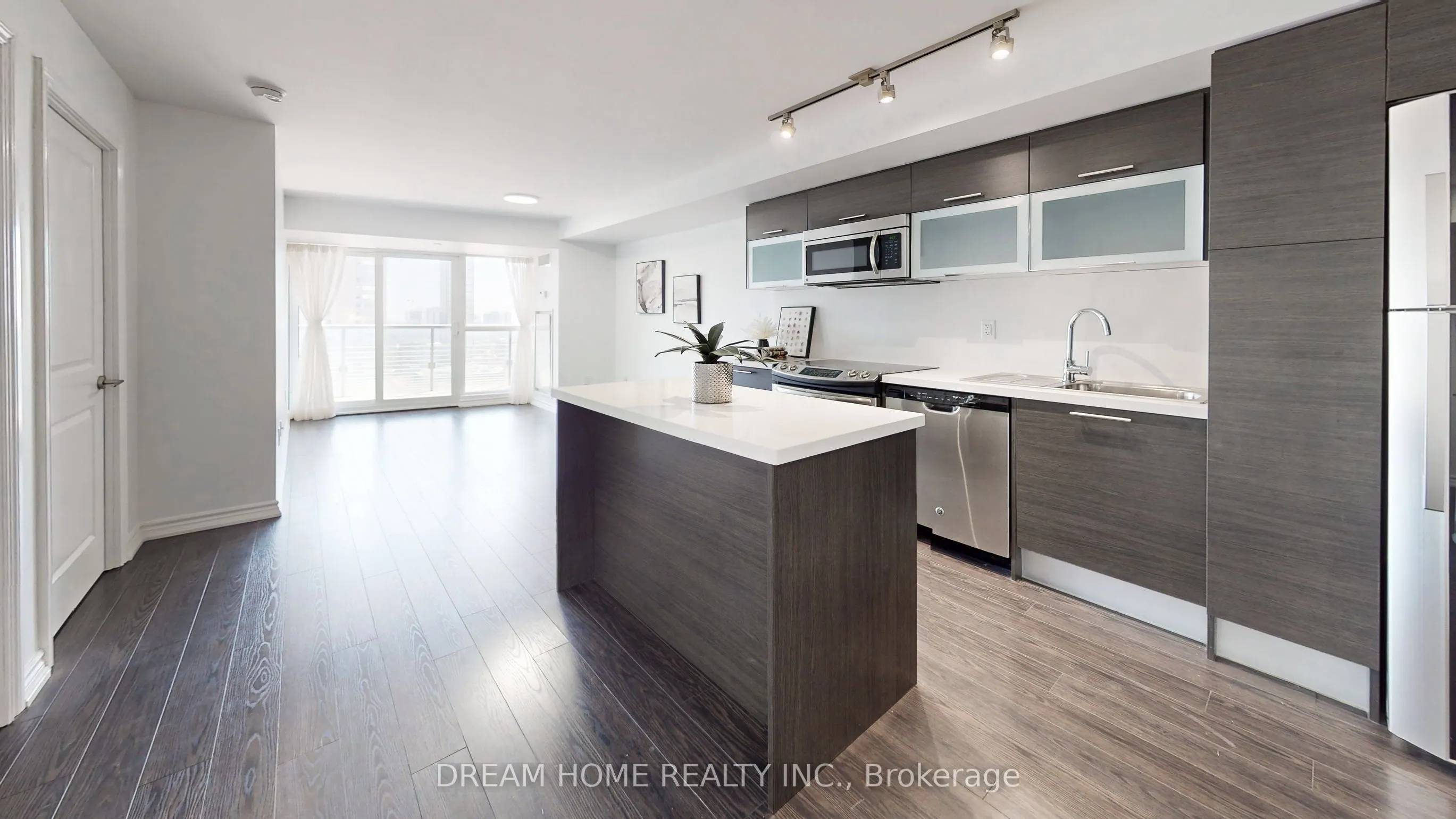 386 Yonge Street, #2105