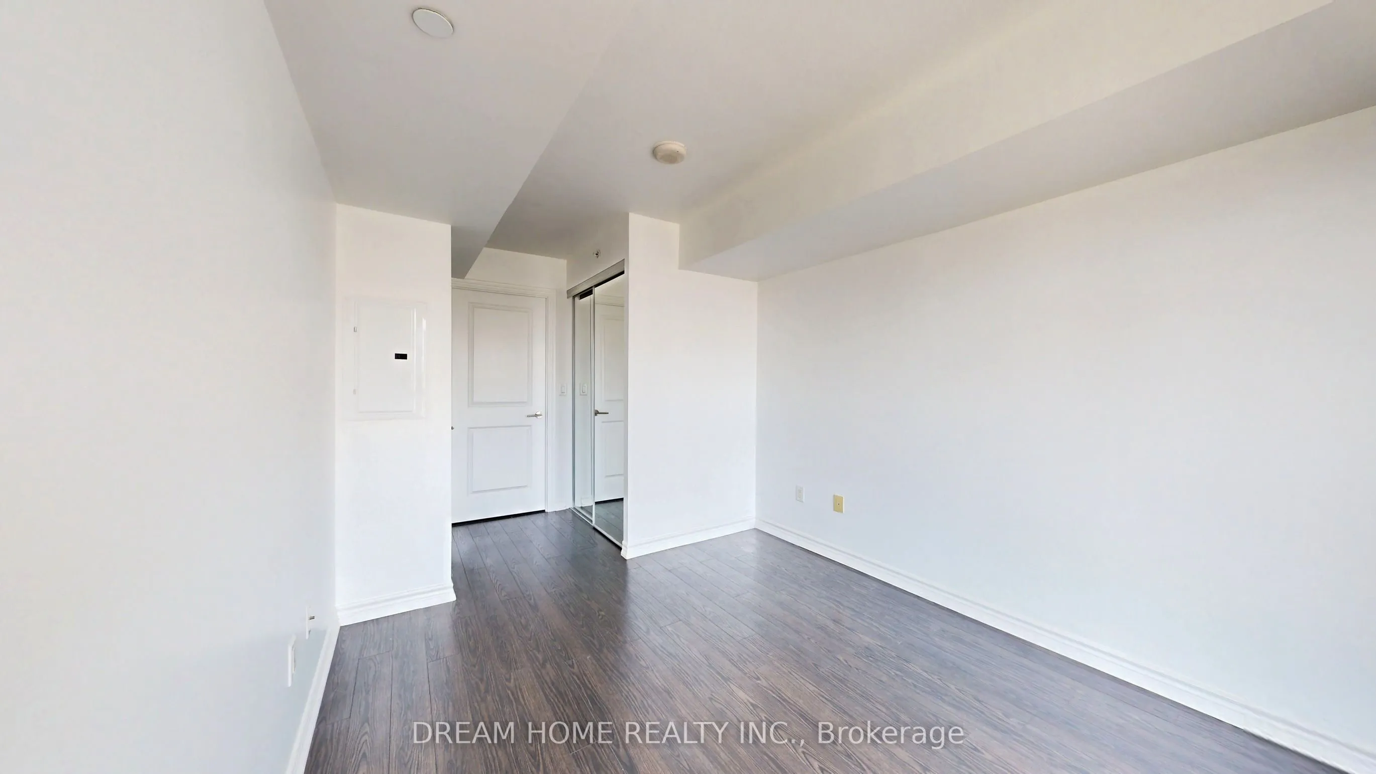 386 Yonge Street, #2105