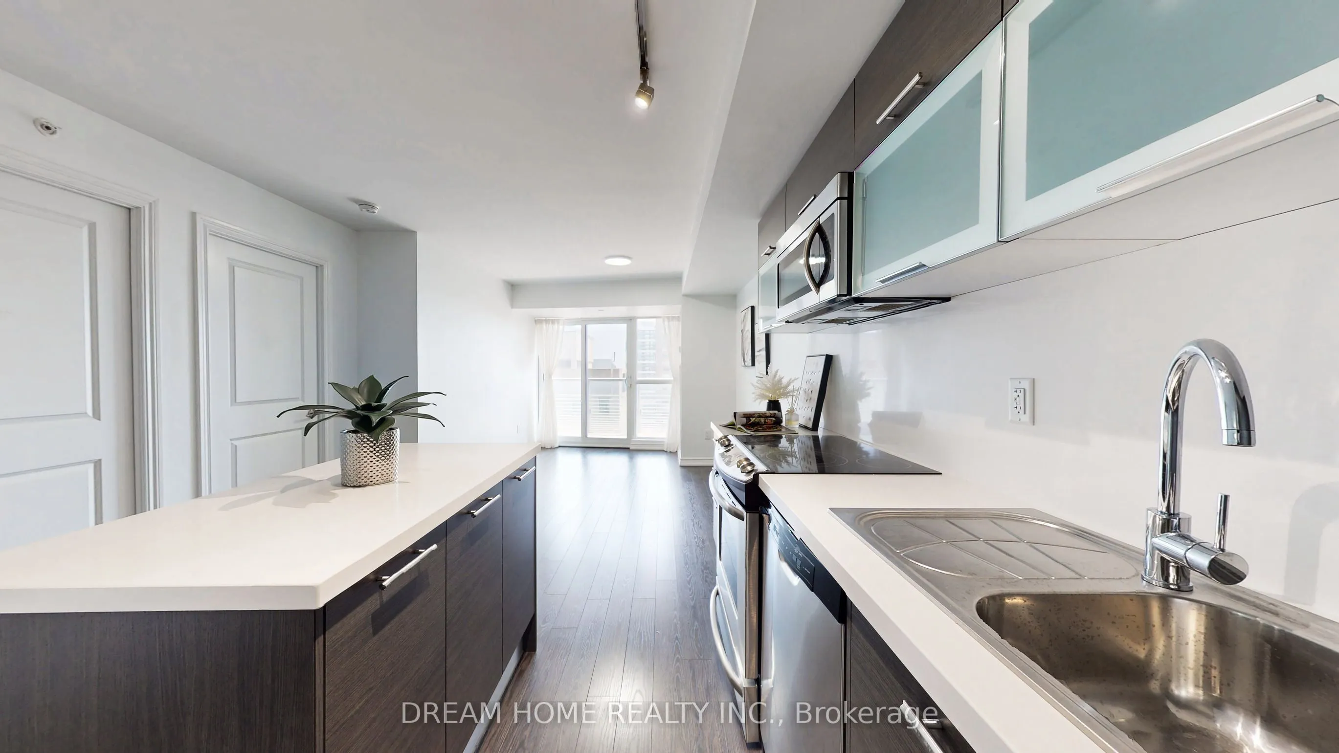 386 Yonge Street, #2105