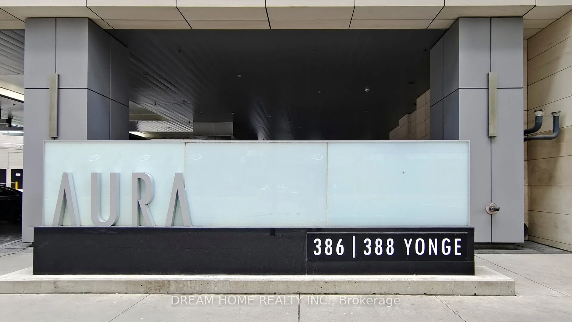 386 Yonge Street, #2105
