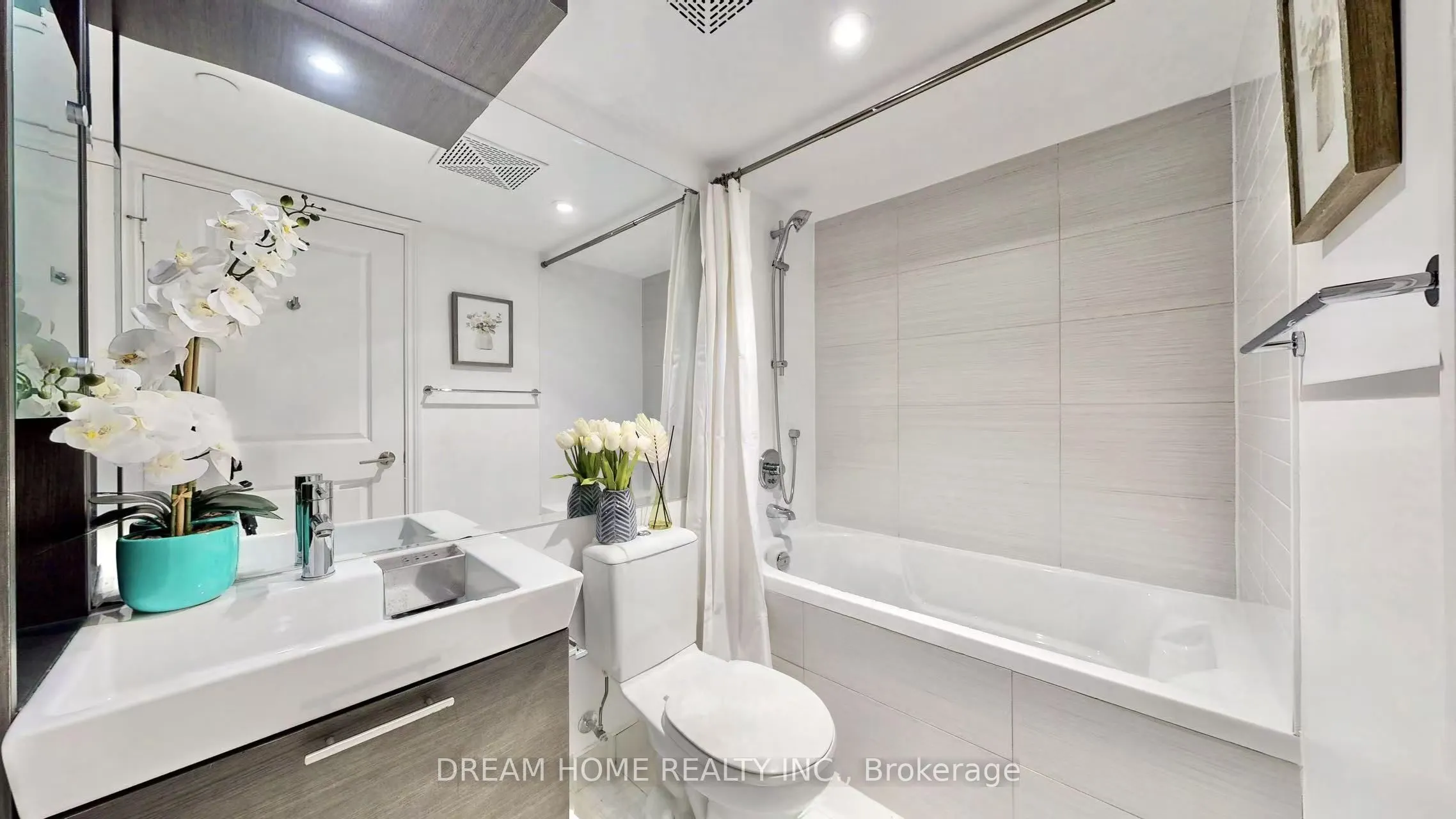 386 Yonge Street, #2105