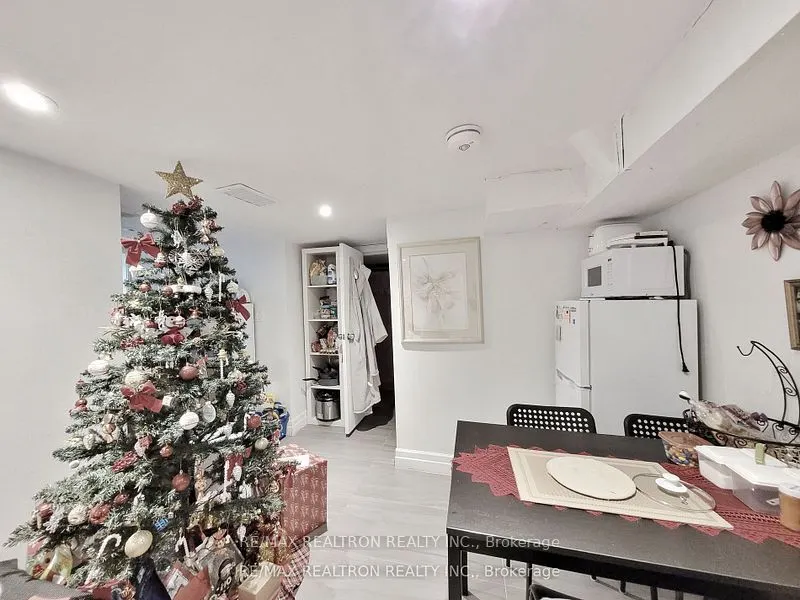 185 Steeles Avenue E