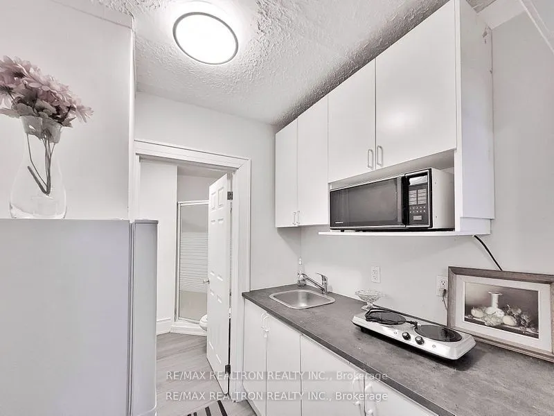 185 Steeles Avenue E